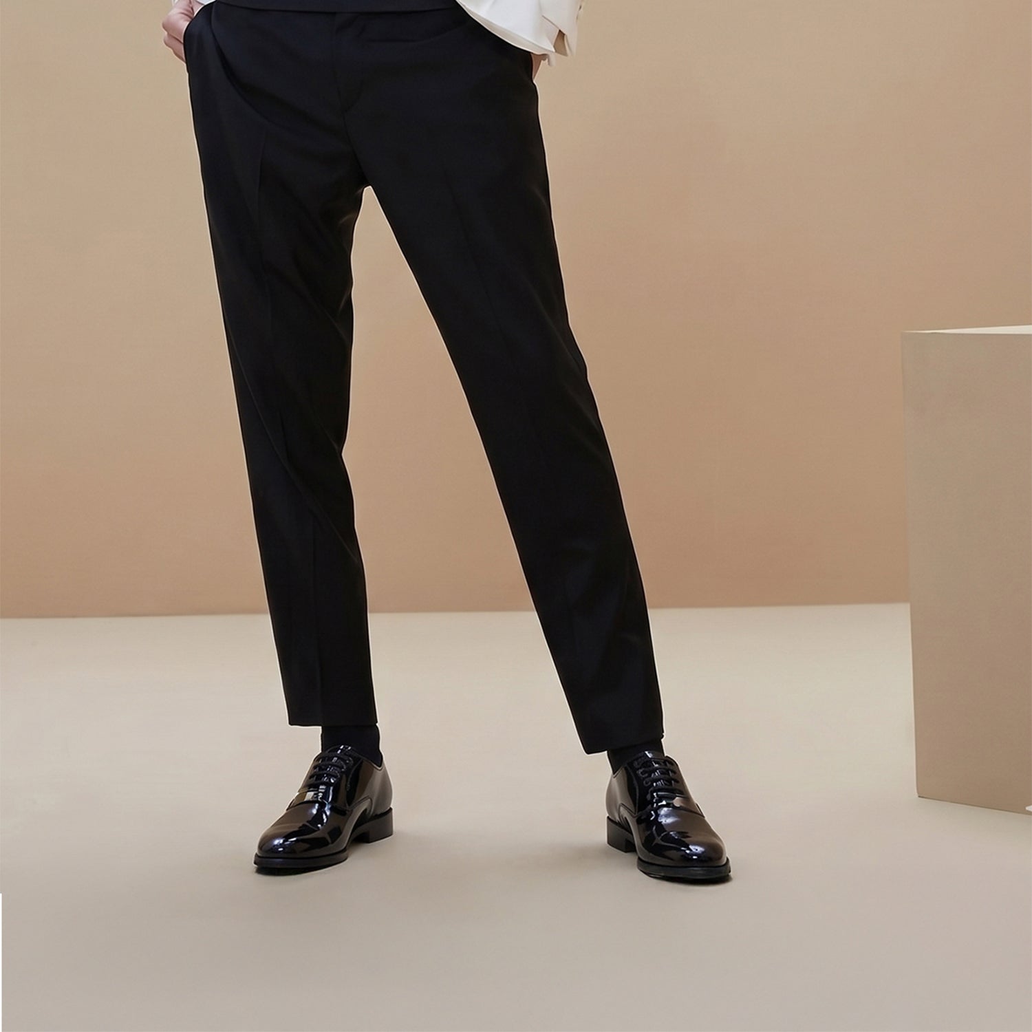 Decoding Black Tie: The Ultimate Guide to Tuxedo Footwear (Velvet, Patent, or Polish?)