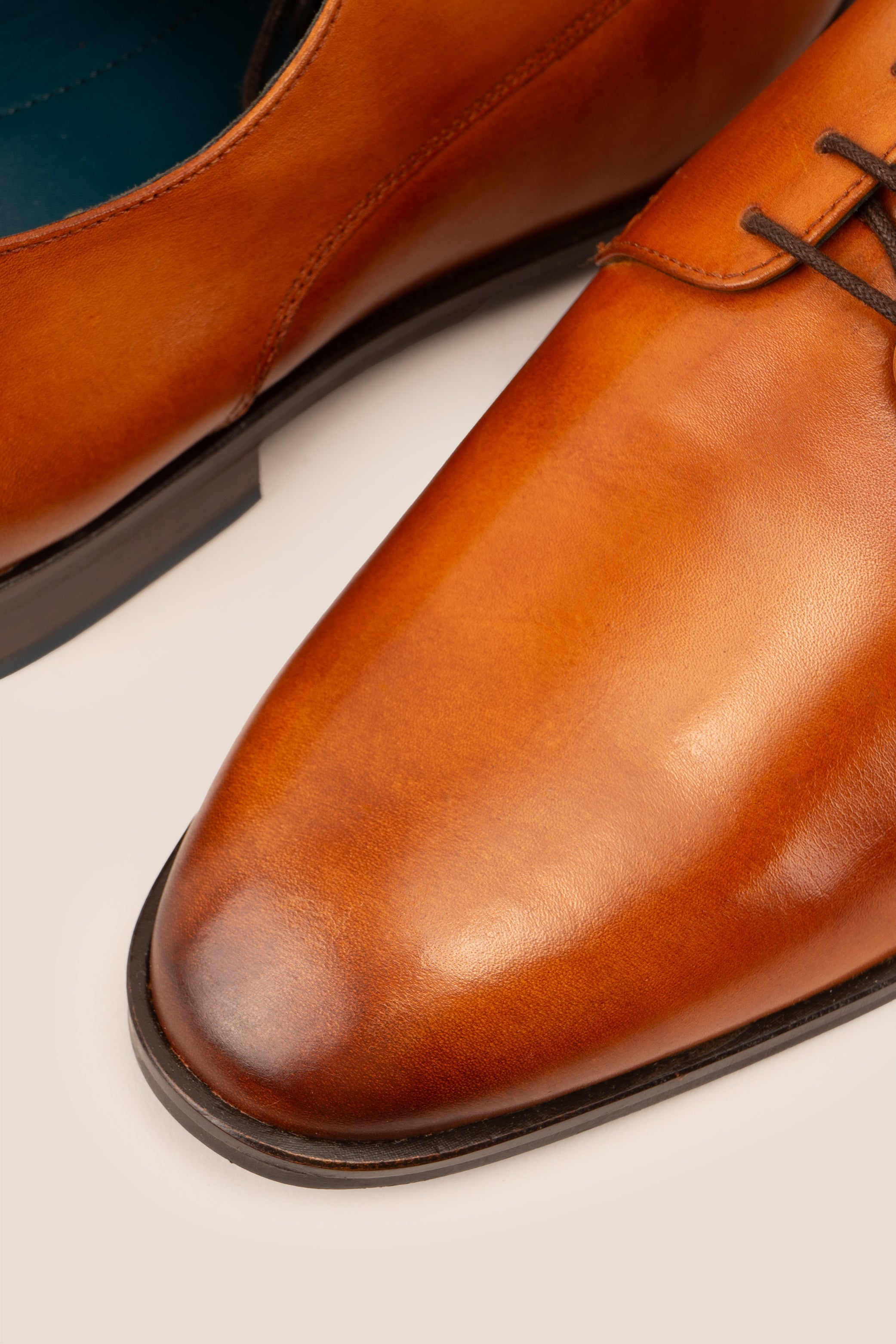 Common Fit Issues with Men's Leather Shoes Explained