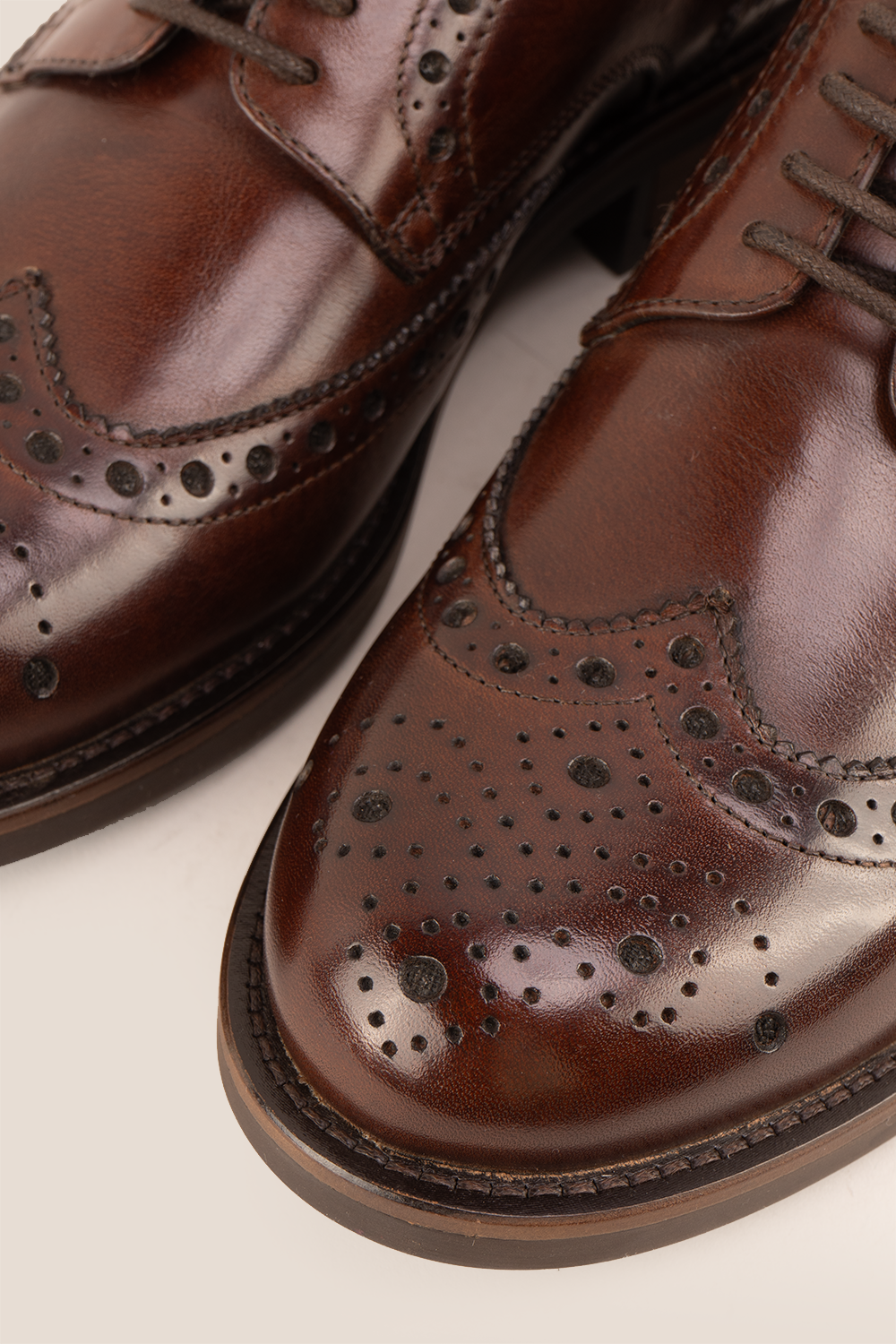 Why Accurate Sizing Matters for Men's Leather Footwear