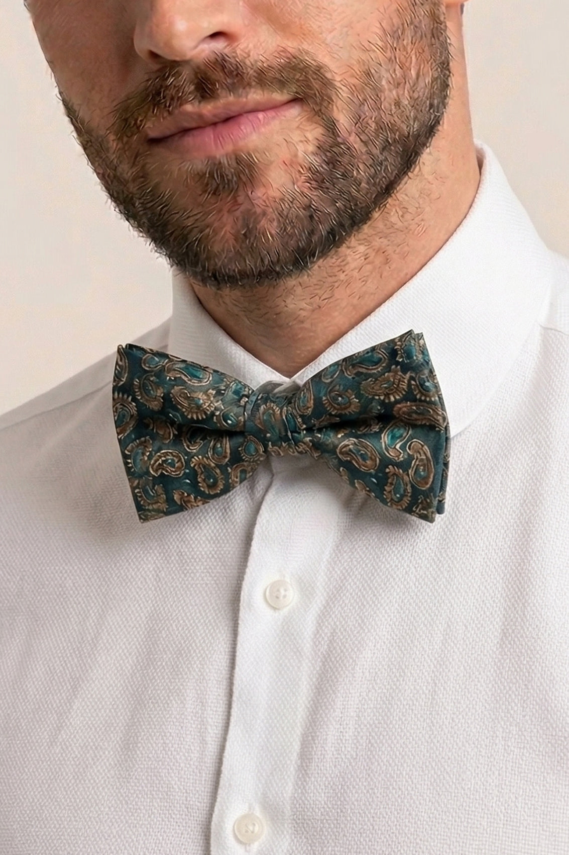 Paisley Pattern Green Bowtie for men, crafted with a beautiful paisley design. Rich green colour and intricate design.