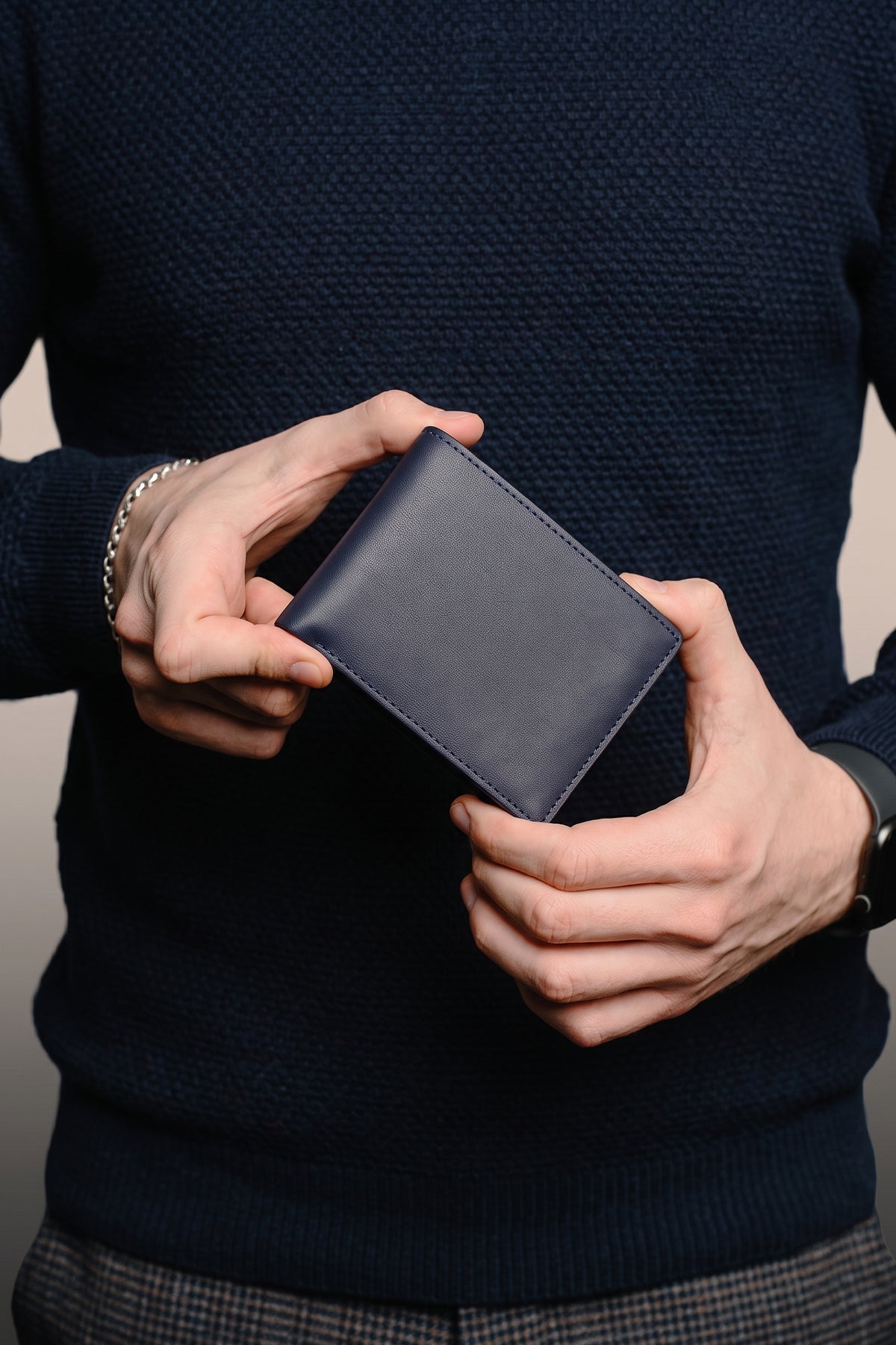 Man holding Oxford Navy Bifold Wallet | Oswin Hyde