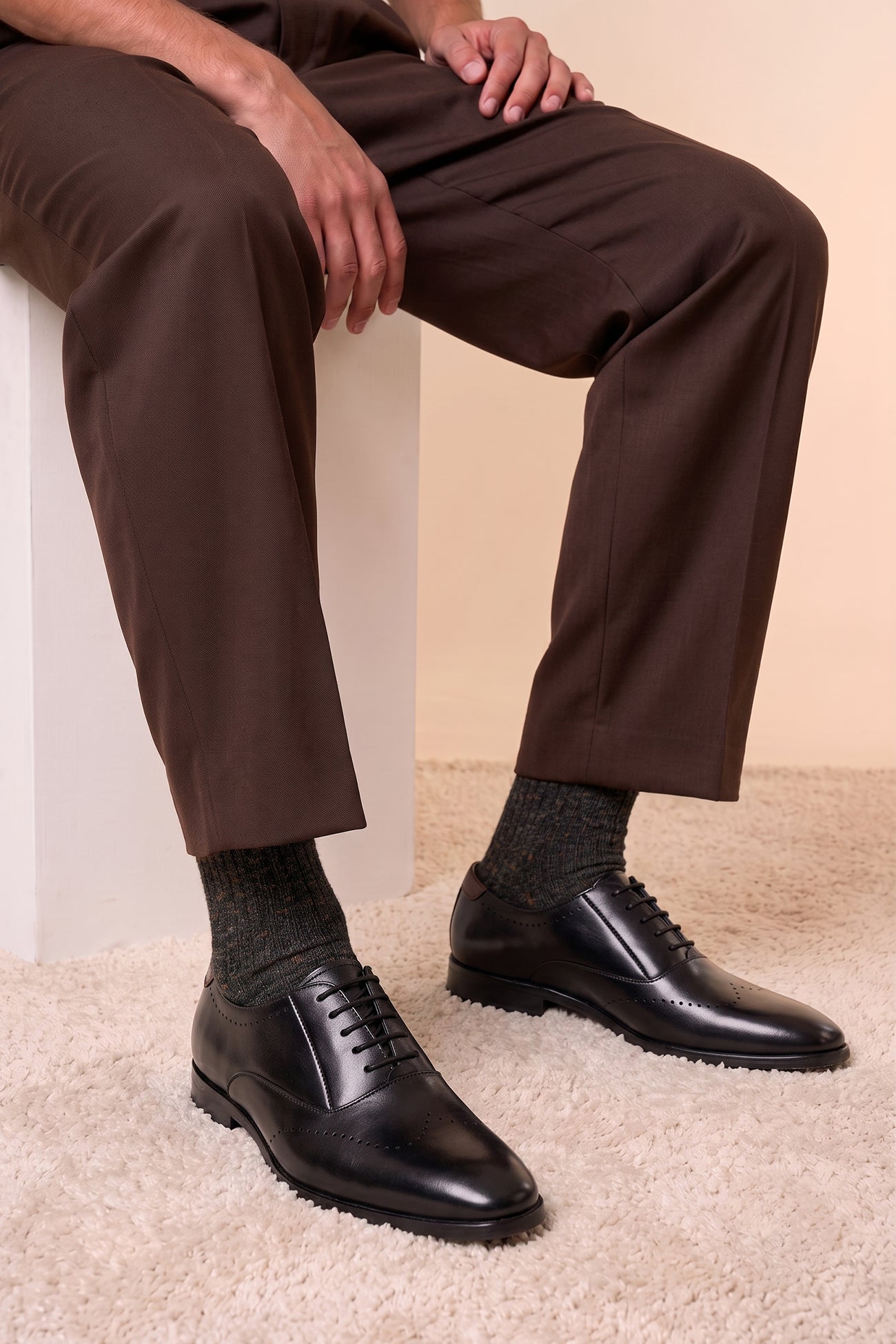Model wearing Dean Black men’s Oxford leather shoes in rich brown, crafted with premium leather for formal and smart casual occasions.