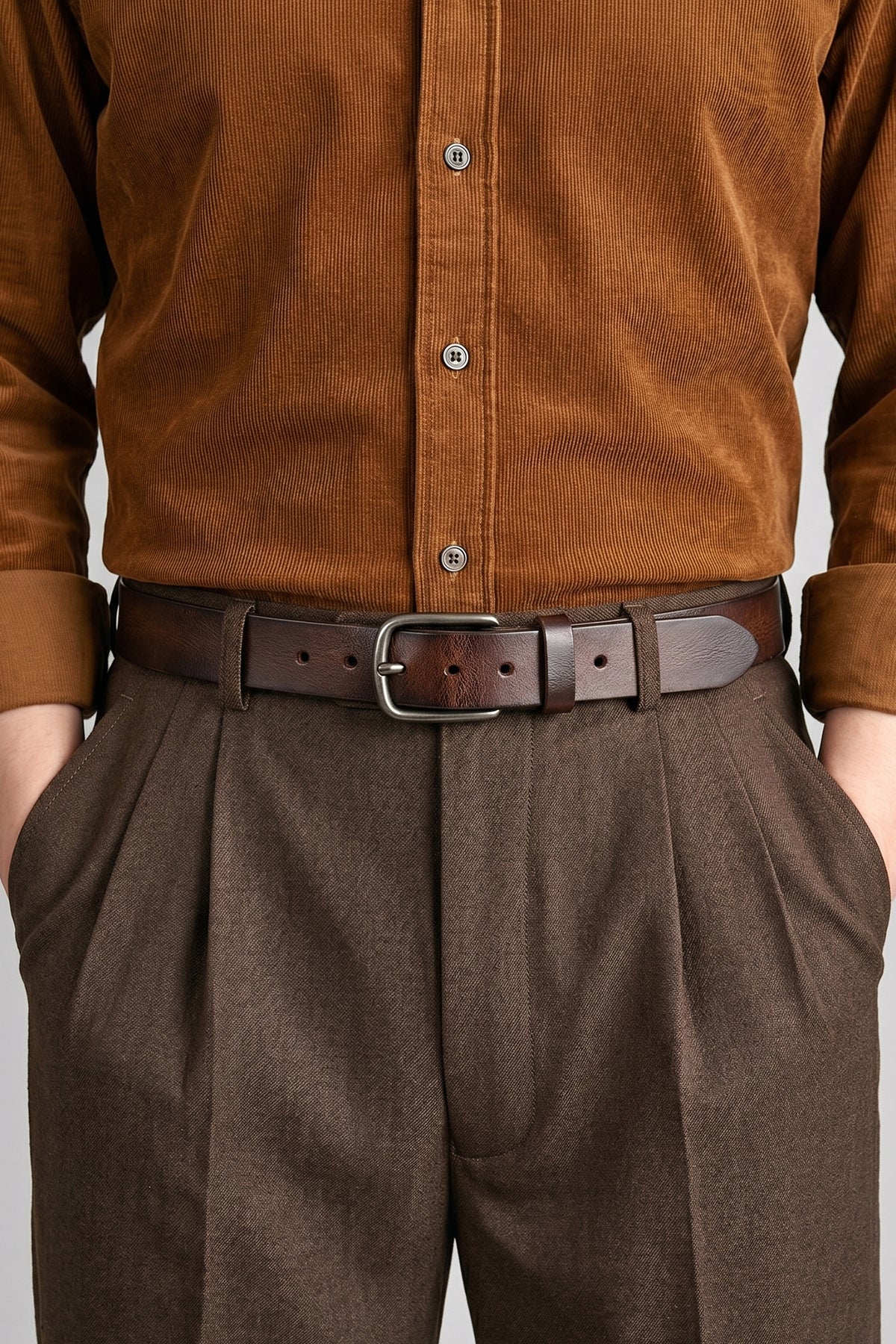 Man wearing Hunter Brown leather belt for men perfect for casual and formal occasions. Brown matching belt for a complete outfit.