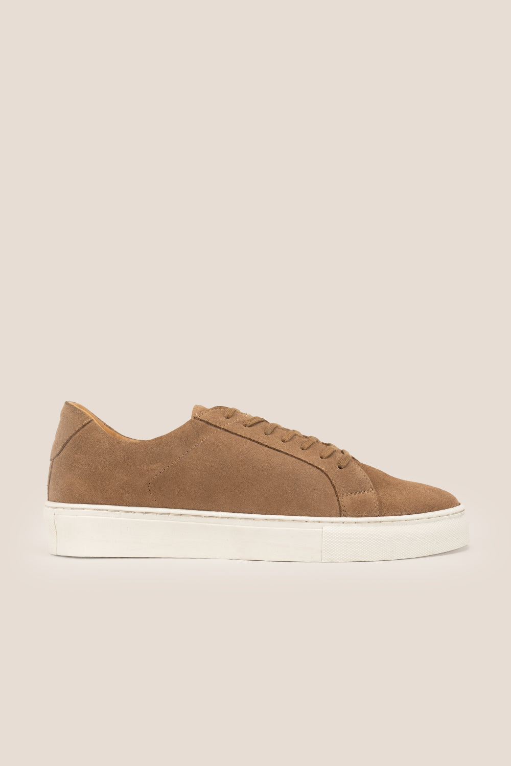 Men’s Harper classic sneakers in sand suede with a minimalist silhouette, cushioned insole, and leather lining—ideal for effortless everyday style.