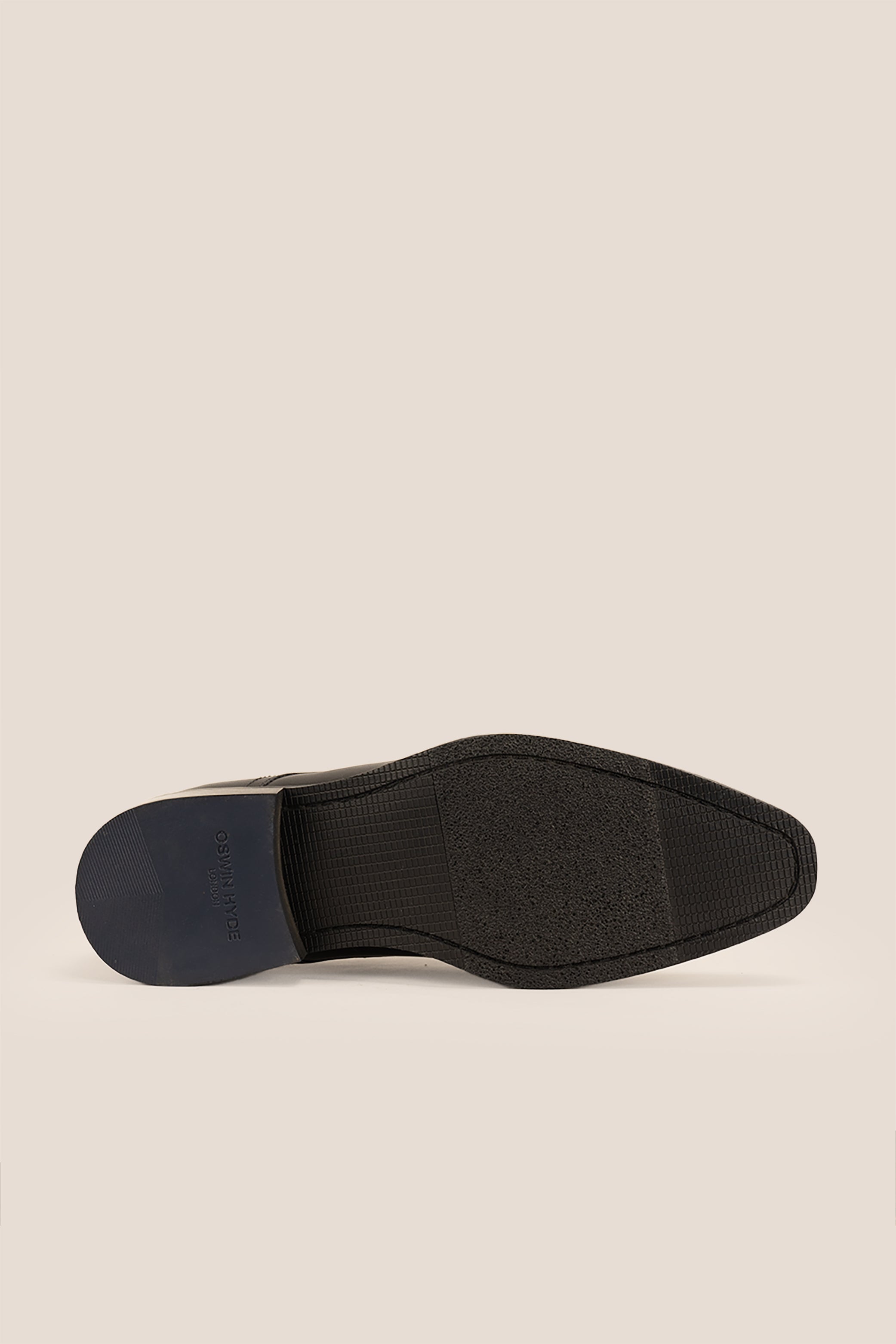 Edison full black three-eyelet Derby shoes for men, crafted from premium leather with a minimalist design, ideal for formal and smart occasions.