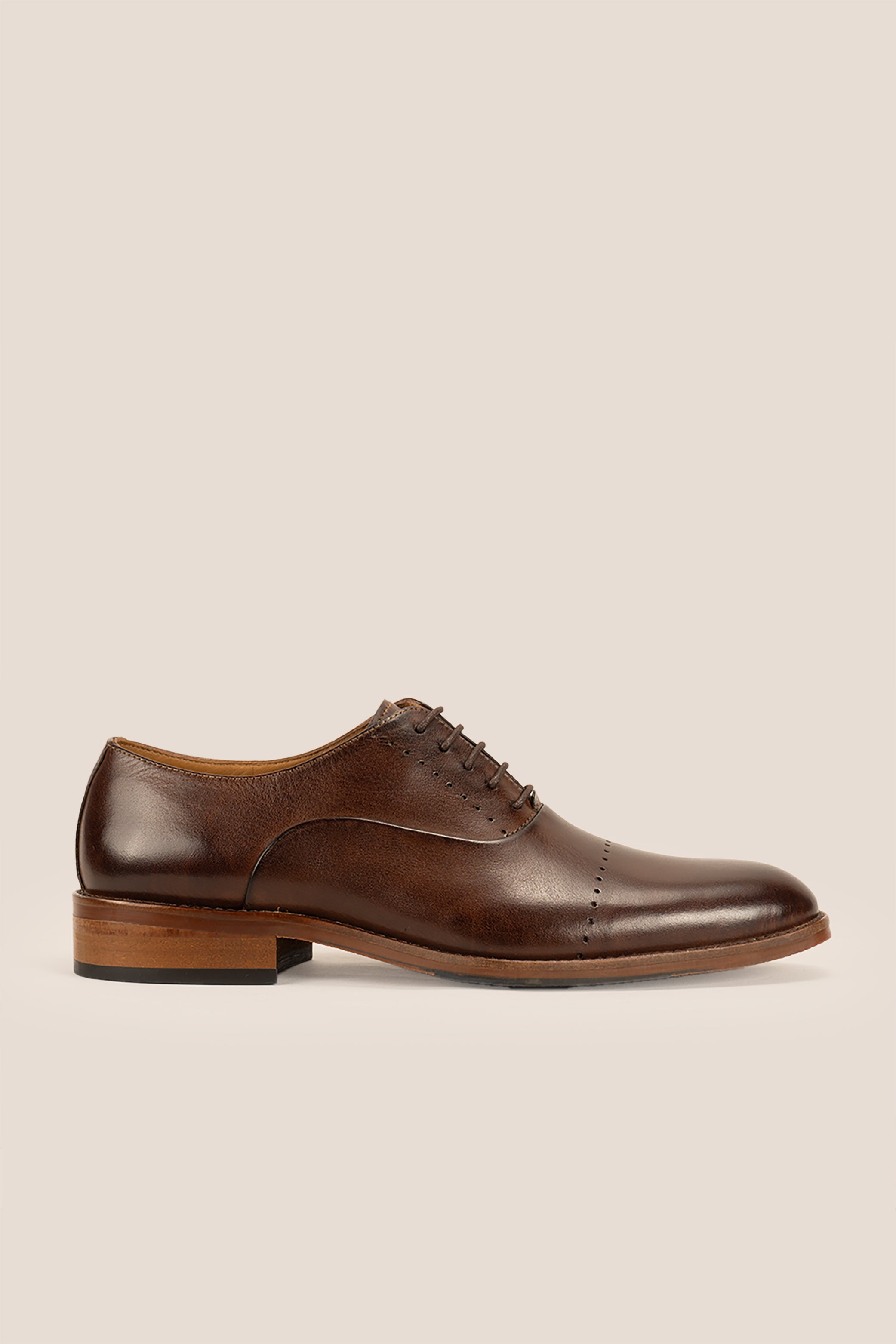 Edward Brown men’s brown leather Oxford shoes with five eyelets, crafted for classic formal and smart casual occasions.