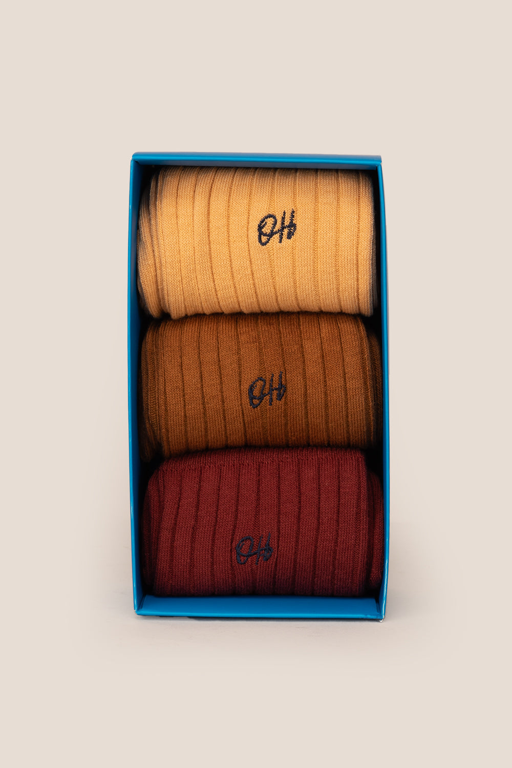 Oswin Hyde Earth three pack socks for men, offering comfort and style for every occasion.