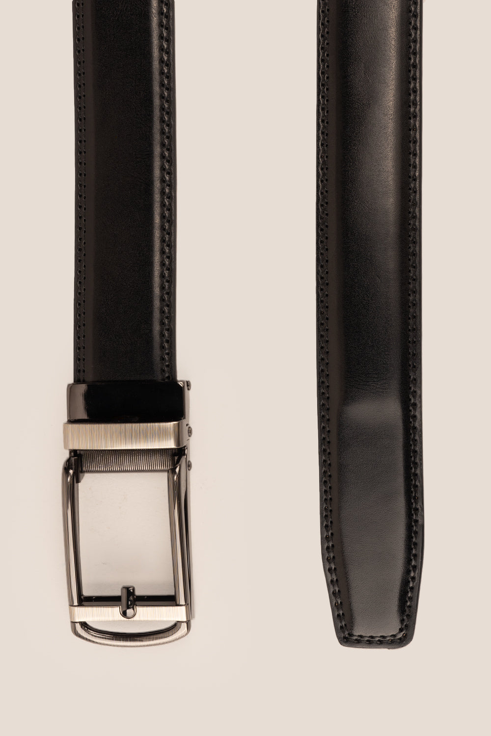 Men’s Nelson black premium leather automatic belt with ratchet mechanism, offering adjustable fit and sleek style for formal and casual outfits.
