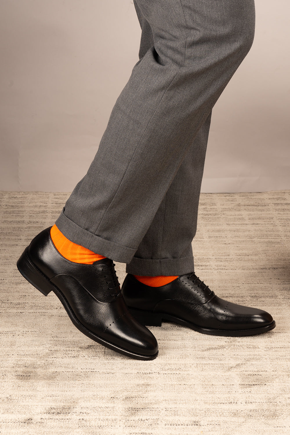 Edward Black Oxford men’s leather shoes featuring sleek lace-up design, premium leather craftsmanship, and classic formal style.