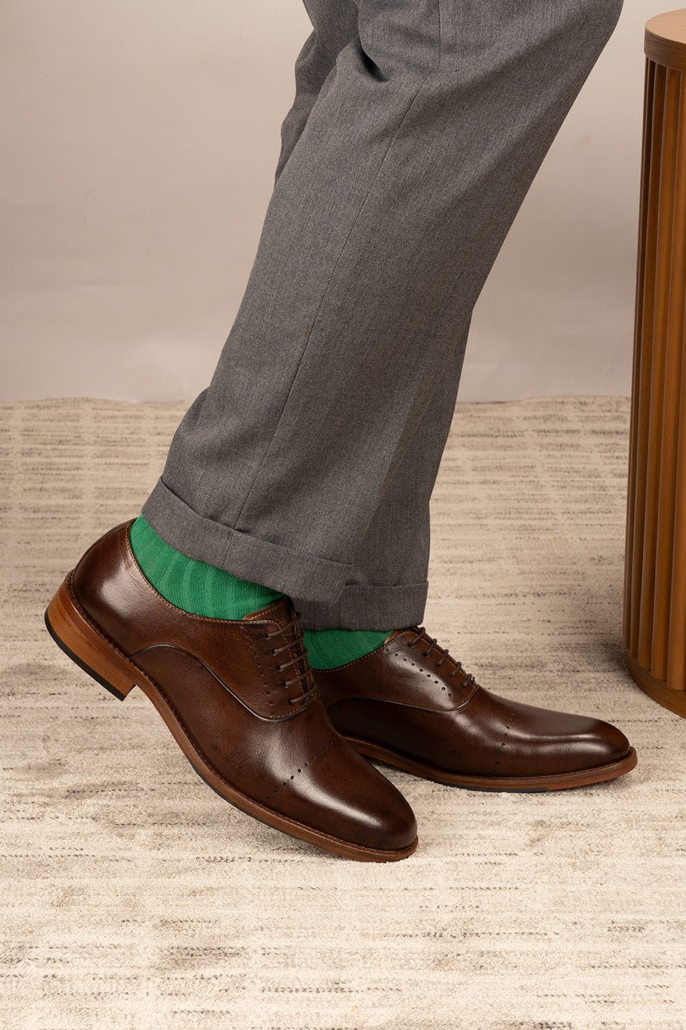 Edward Brown men’s brown leather Oxford shoes with five eyelets, crafted for classic formal and smart casual occasions.