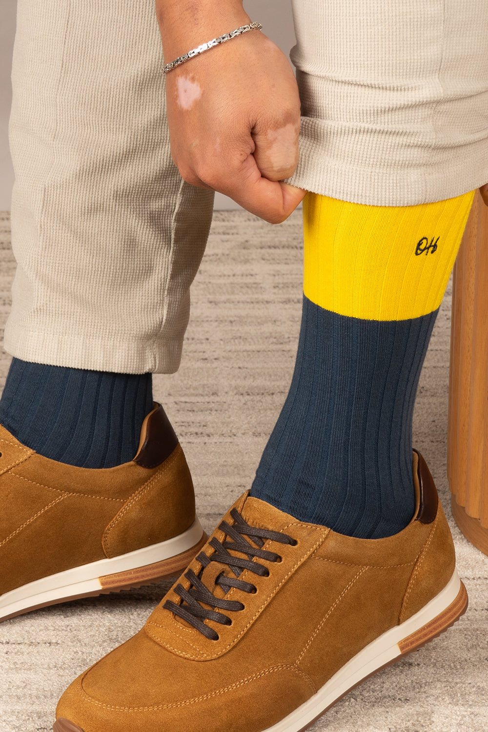 Oswin Hyde Dare To Try men’s cotton socks in a six-pack. These luxury socks offer comfort, style, and a bold design for everyday wear.