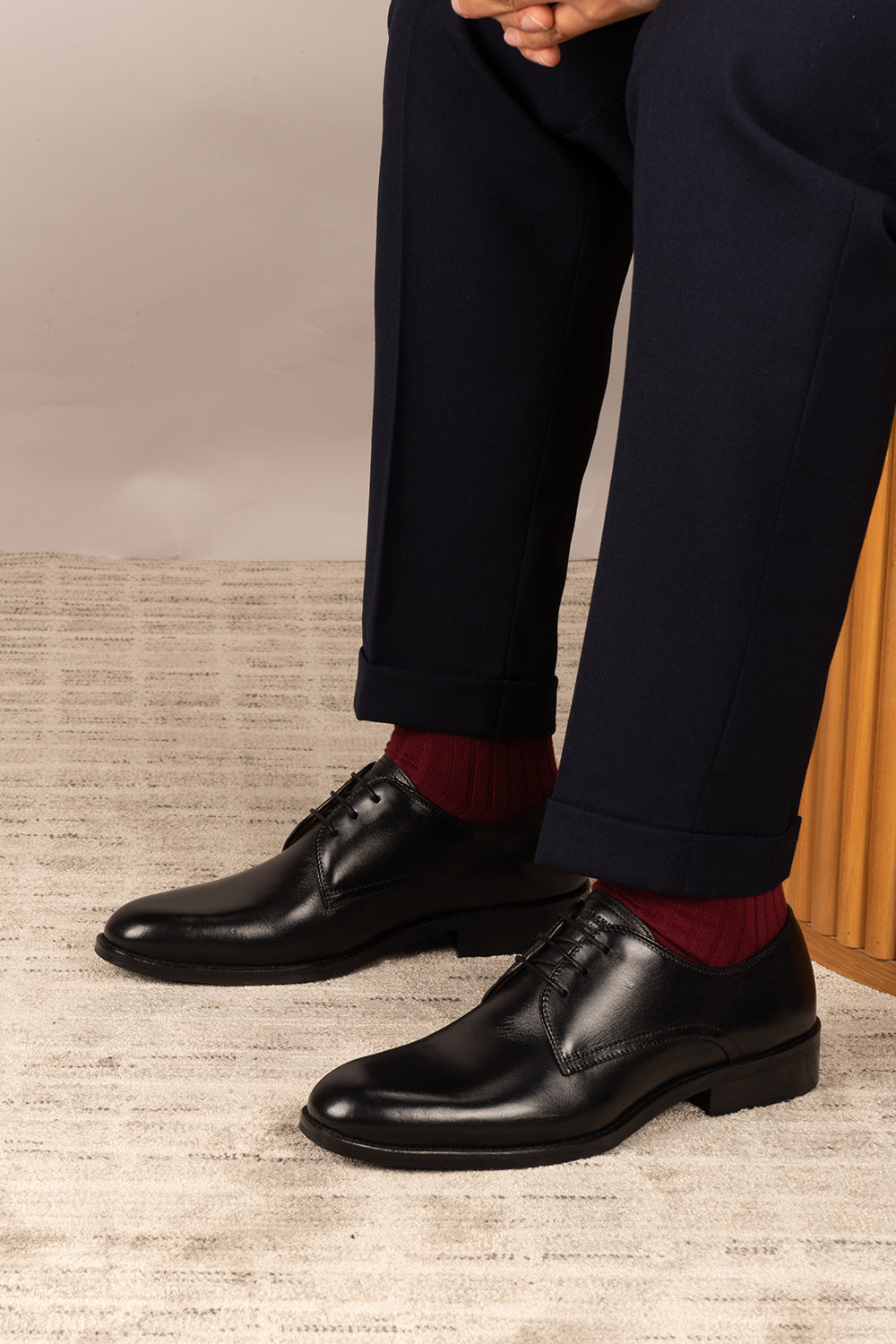 Edison full black three-eyelet Derby shoes for men, crafted from premium leather with a minimalist design, ideal for formal and smart occasions.