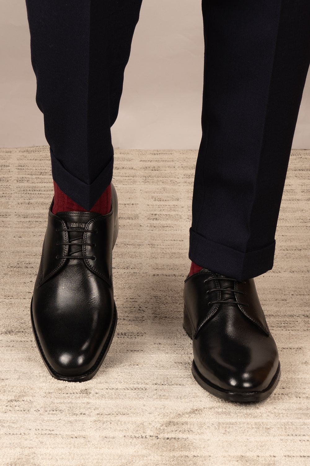 Edison full black three-eyelet Derby shoes for men, crafted from premium leather with a minimalist design, ideal for formal and smart occasions.