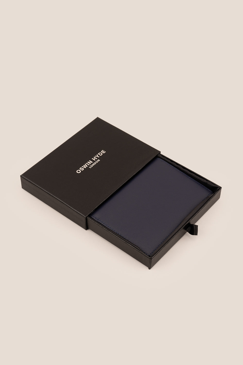 Covent Navy Grain Passport Holder | Oswin Hyde