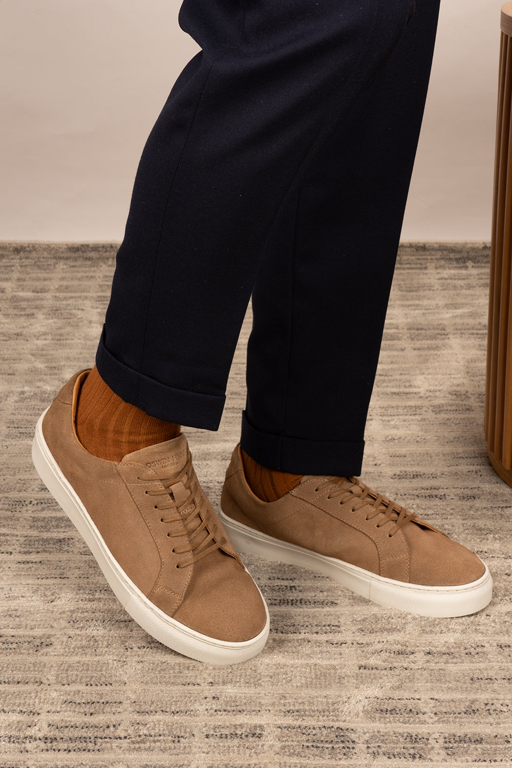 Men’s Harper classic sneakers in sand suede with a minimalist silhouette, cushioned insole, and leather lining—ideal for effortless everyday style.