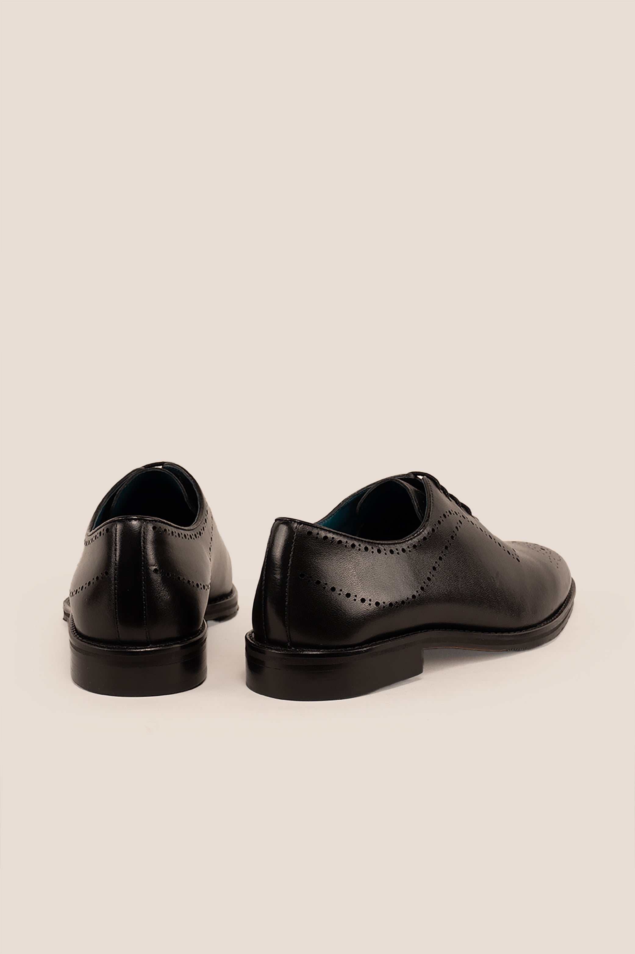 Melton Black Oxford men’s leather shoes with polished finish and classic design, ideal for formal and office occasions.