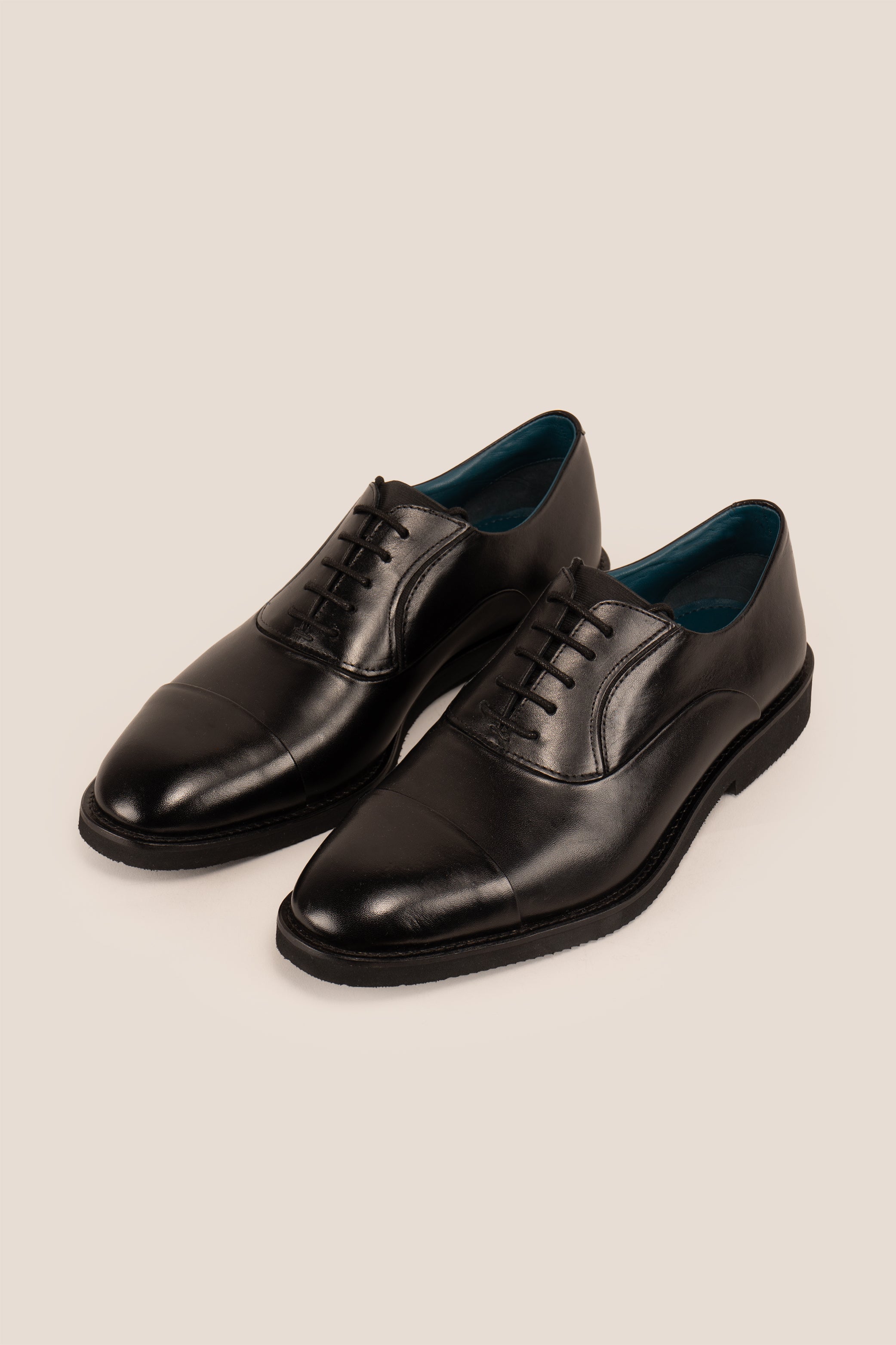 Grayson black Derby men’s leather shoes with a sleek finish and classic lace-up style, ideal for formal and office wear.