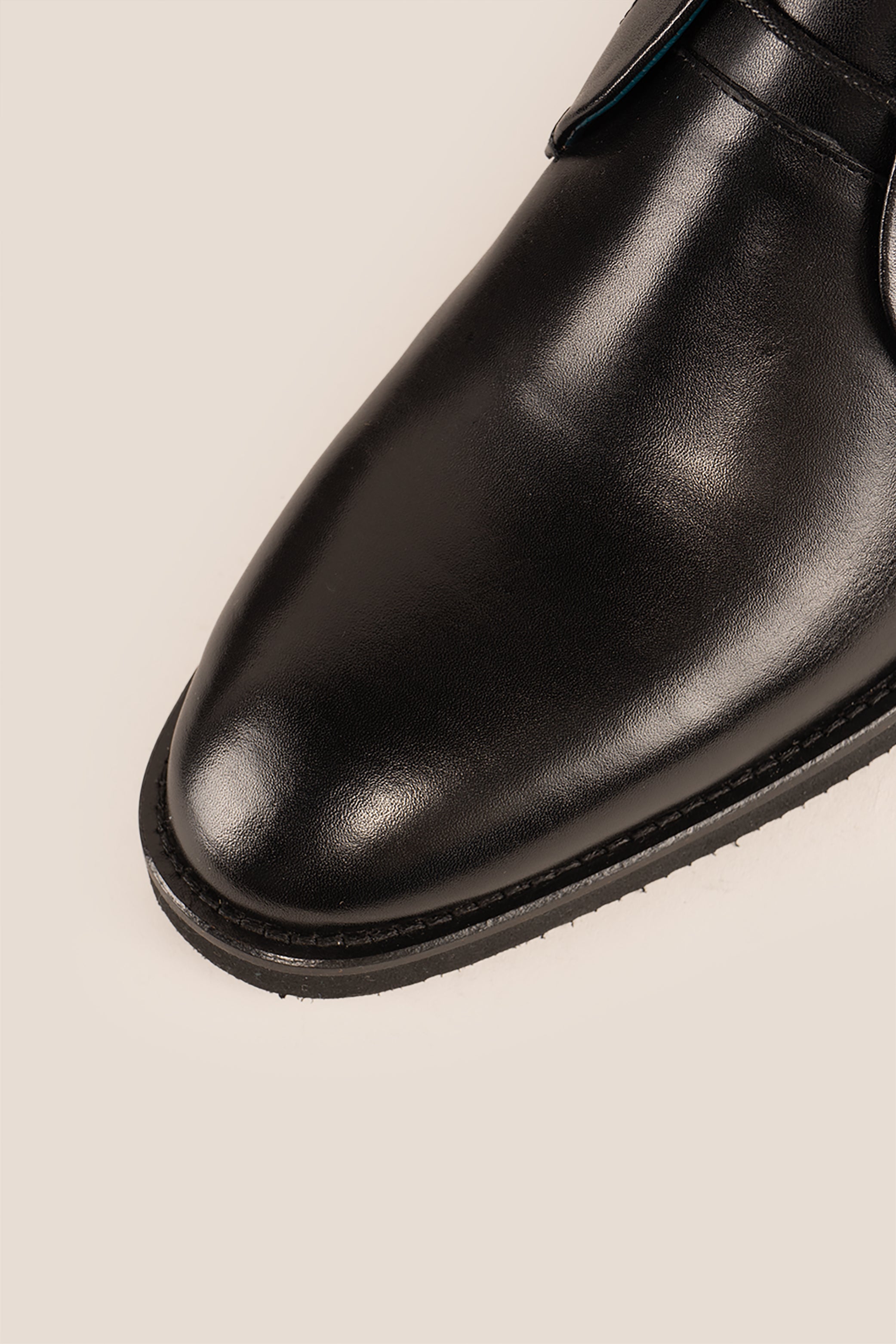 Jefferson Black Chukka boots for men made from high-quality saffiano leather, offering bold elegance, casual versatility, and modern sophistication.