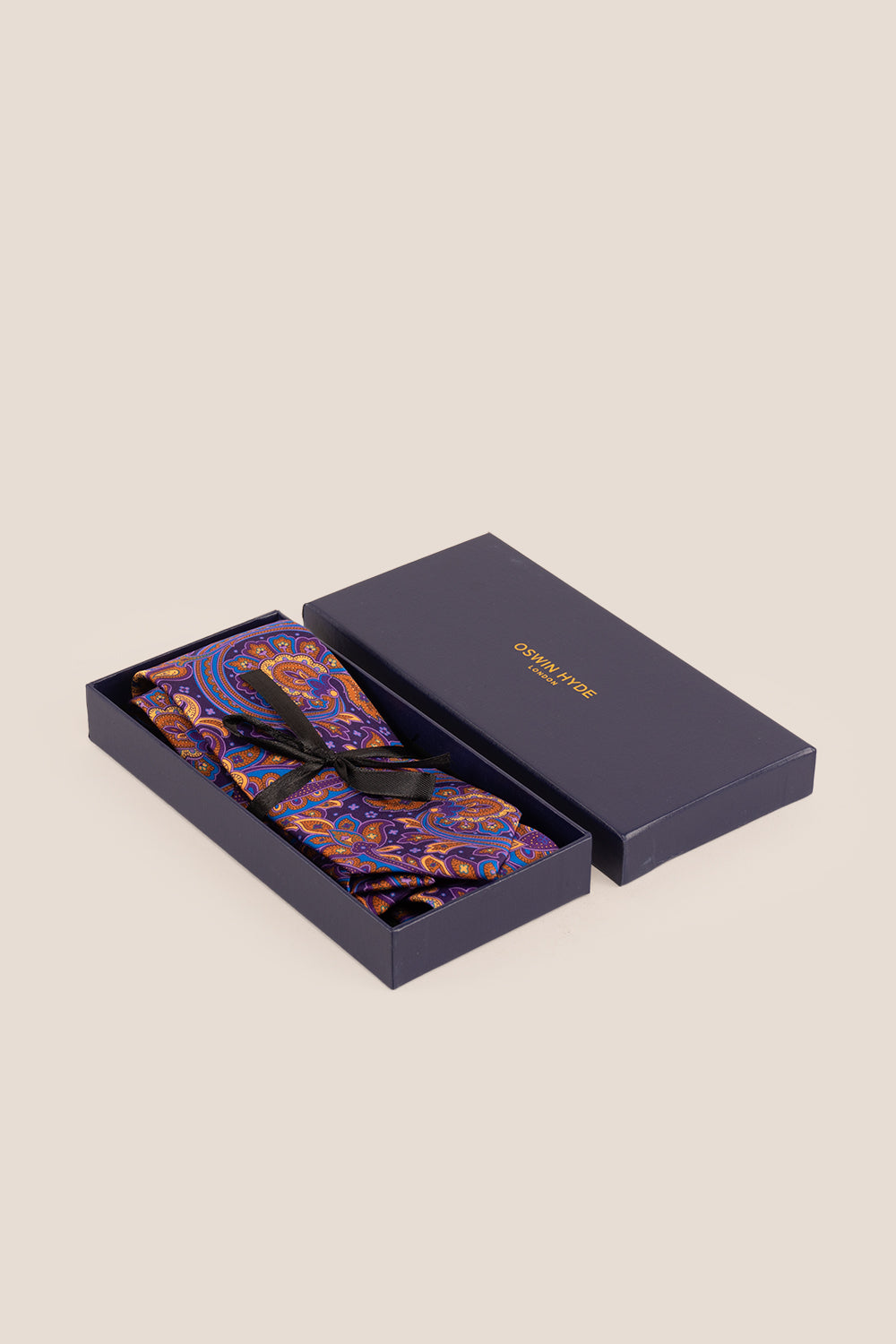 Print Violet tie with vibrant design, ideal for weddings, casual wear, and formal occasions.