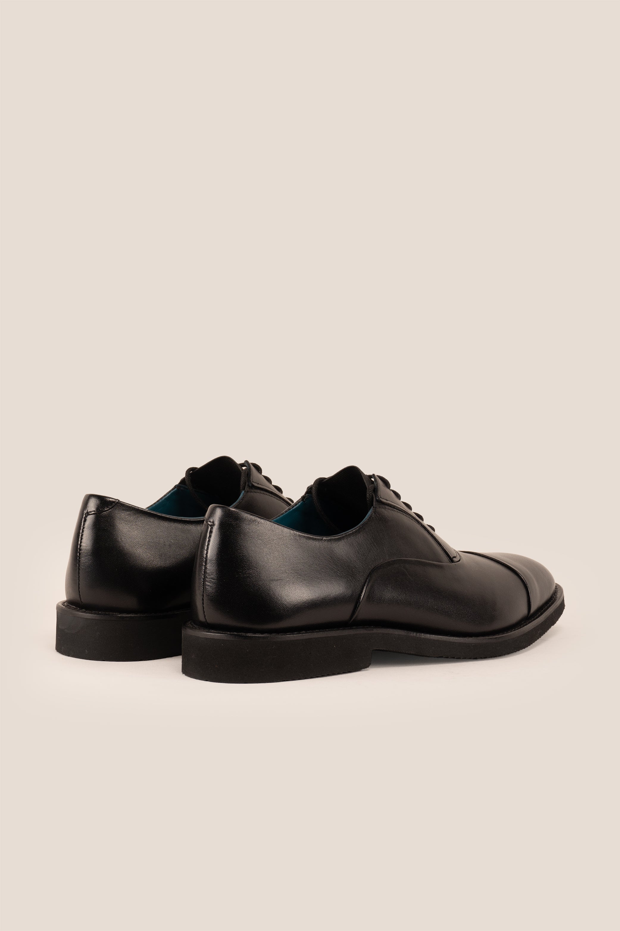 Grayson black Derby men’s leather shoes with a sleek finish and classic lace-up style, ideal for formal and office wear.