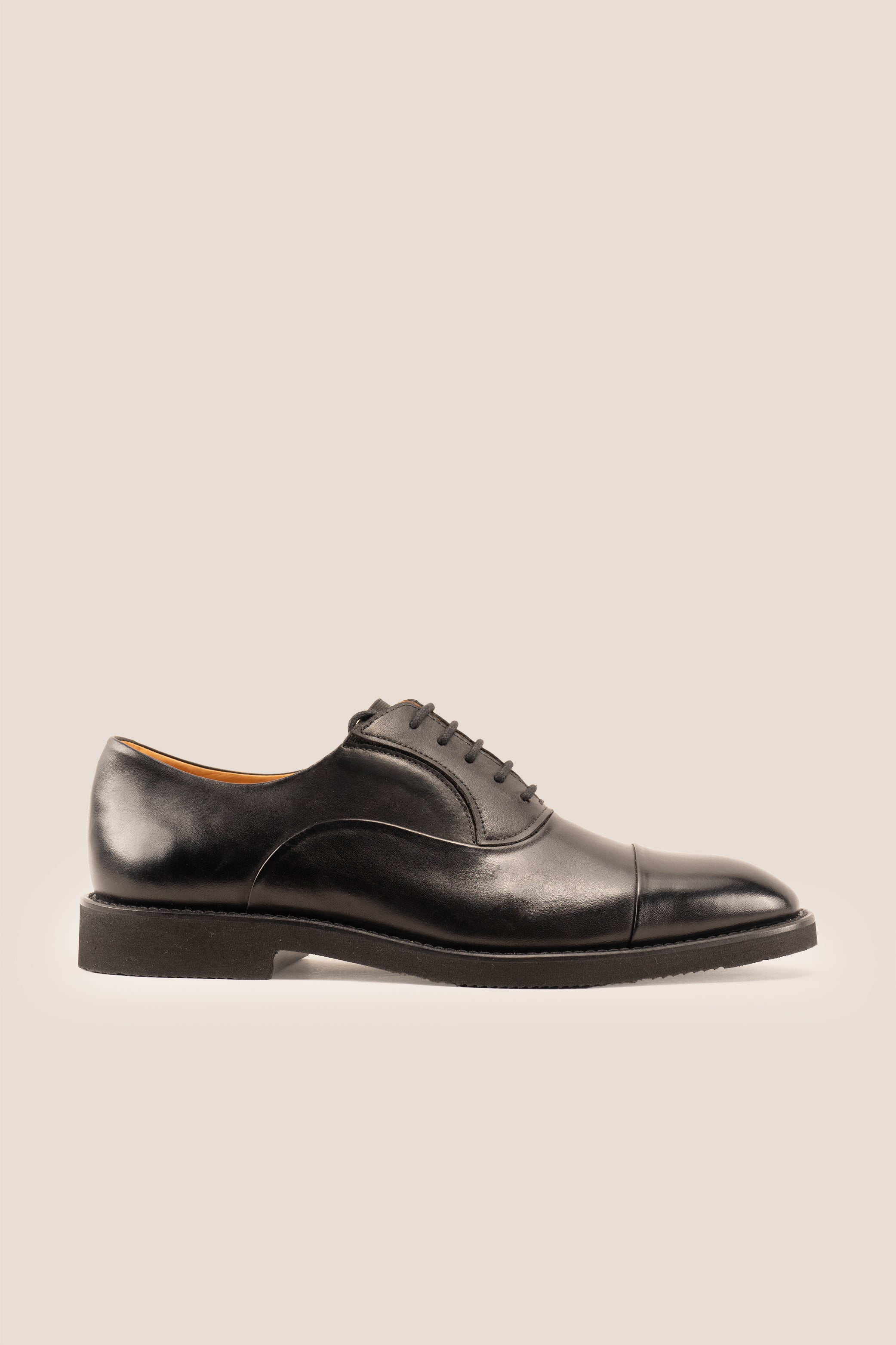 Grayson black Derby men’s leather shoes with a sleek finish and classic lace-up style, ideal for formal and office wear.