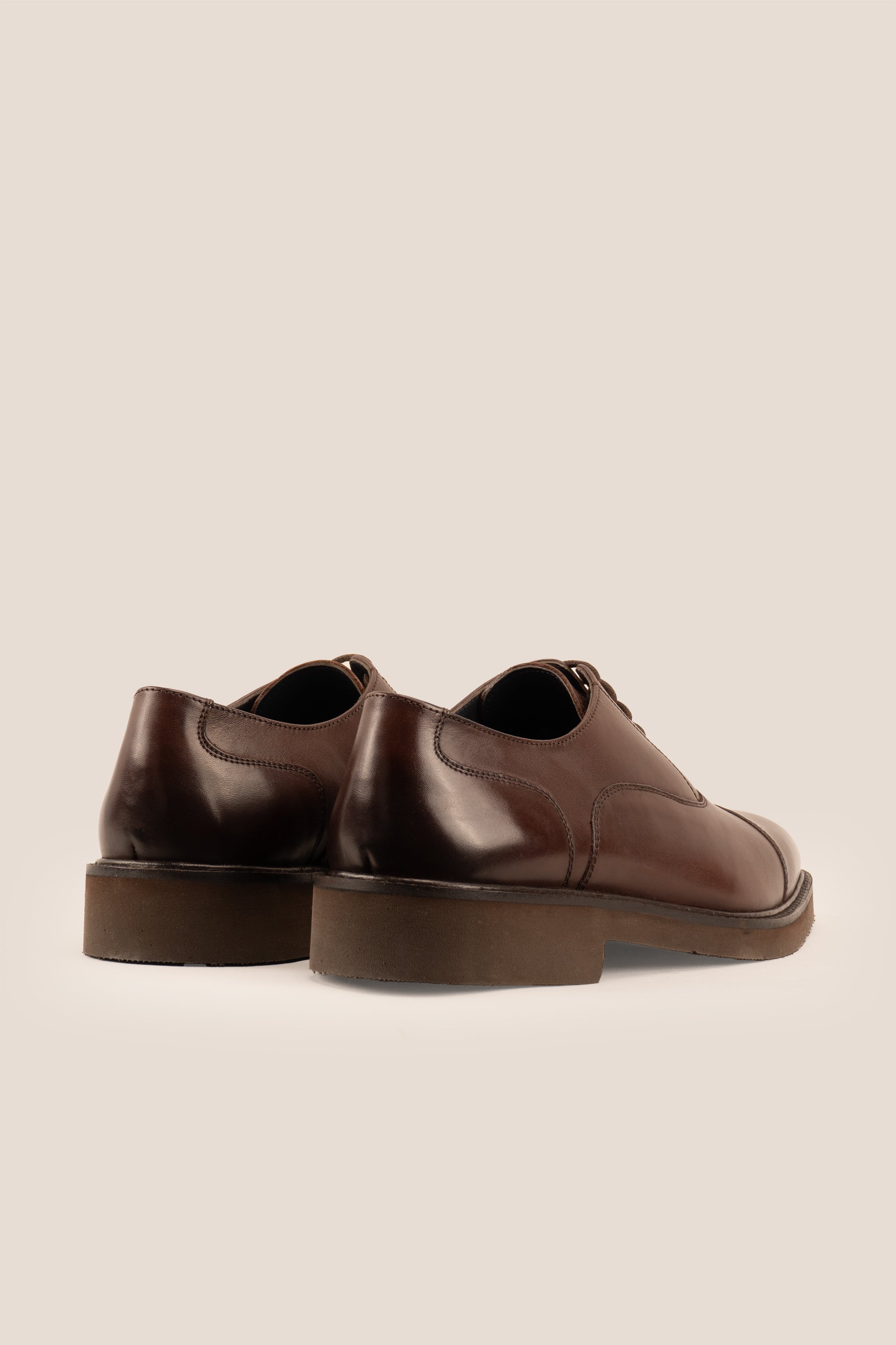 Flint Brown men’s lace-up Oxford shoes made from high-quality brown leather, ideal for formal and office wear.