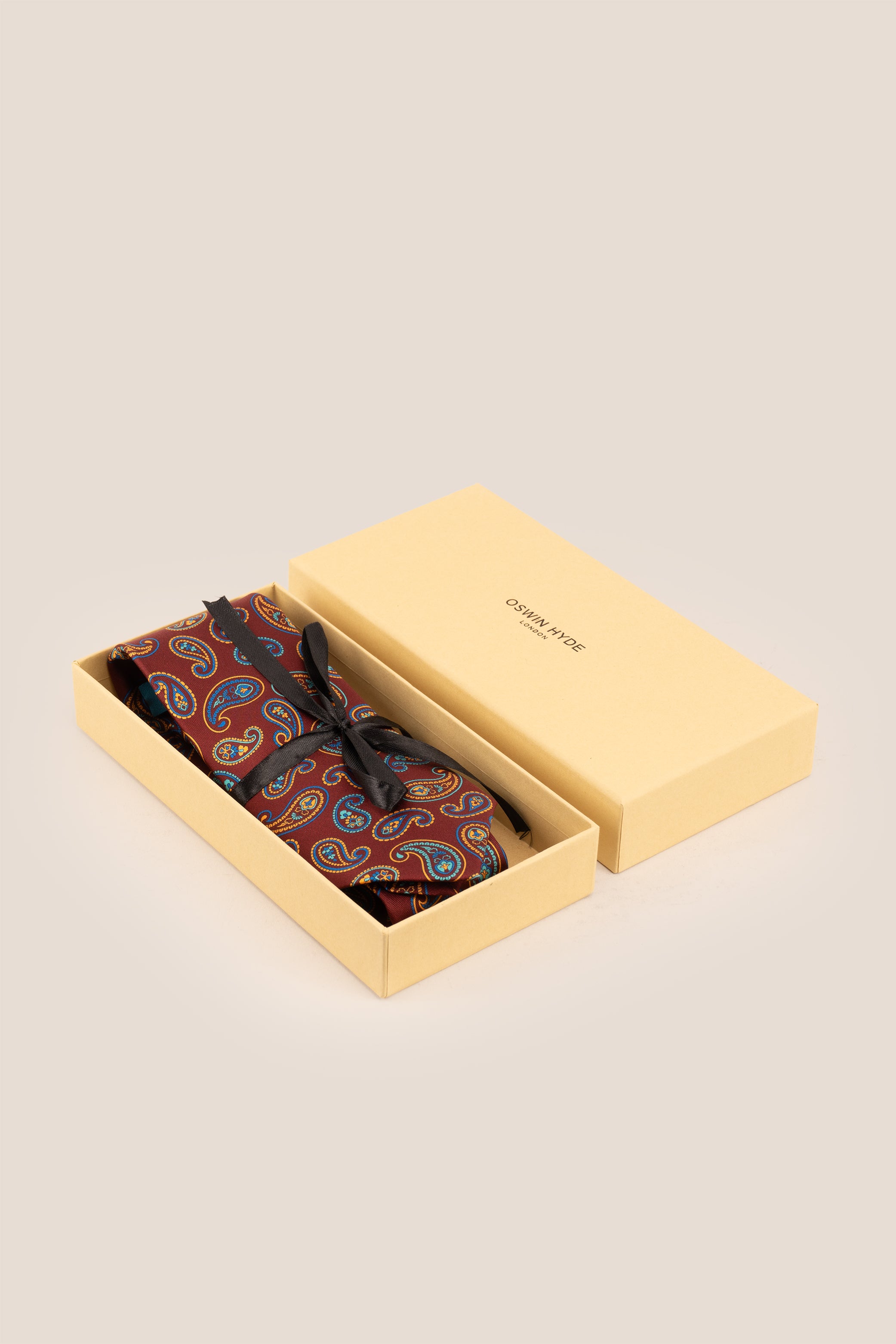 Bordo Paisley Silk Tie with paisley design, offering luxury and sophistication for special occasions.