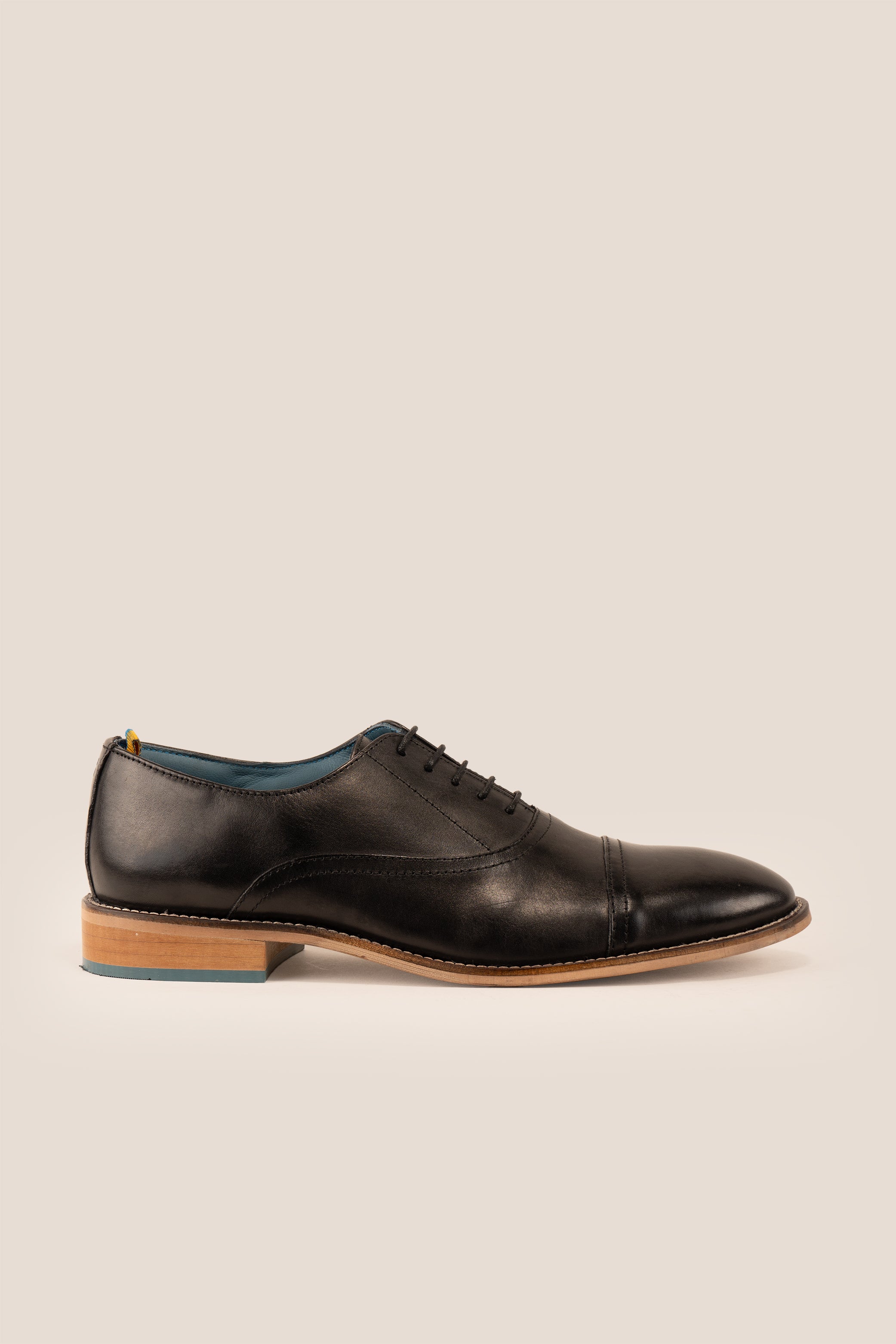 William Black Oxford leather toe cap shoes for men, featuring a polished finish and classic lace-up design, ideal for formal and office settings.
