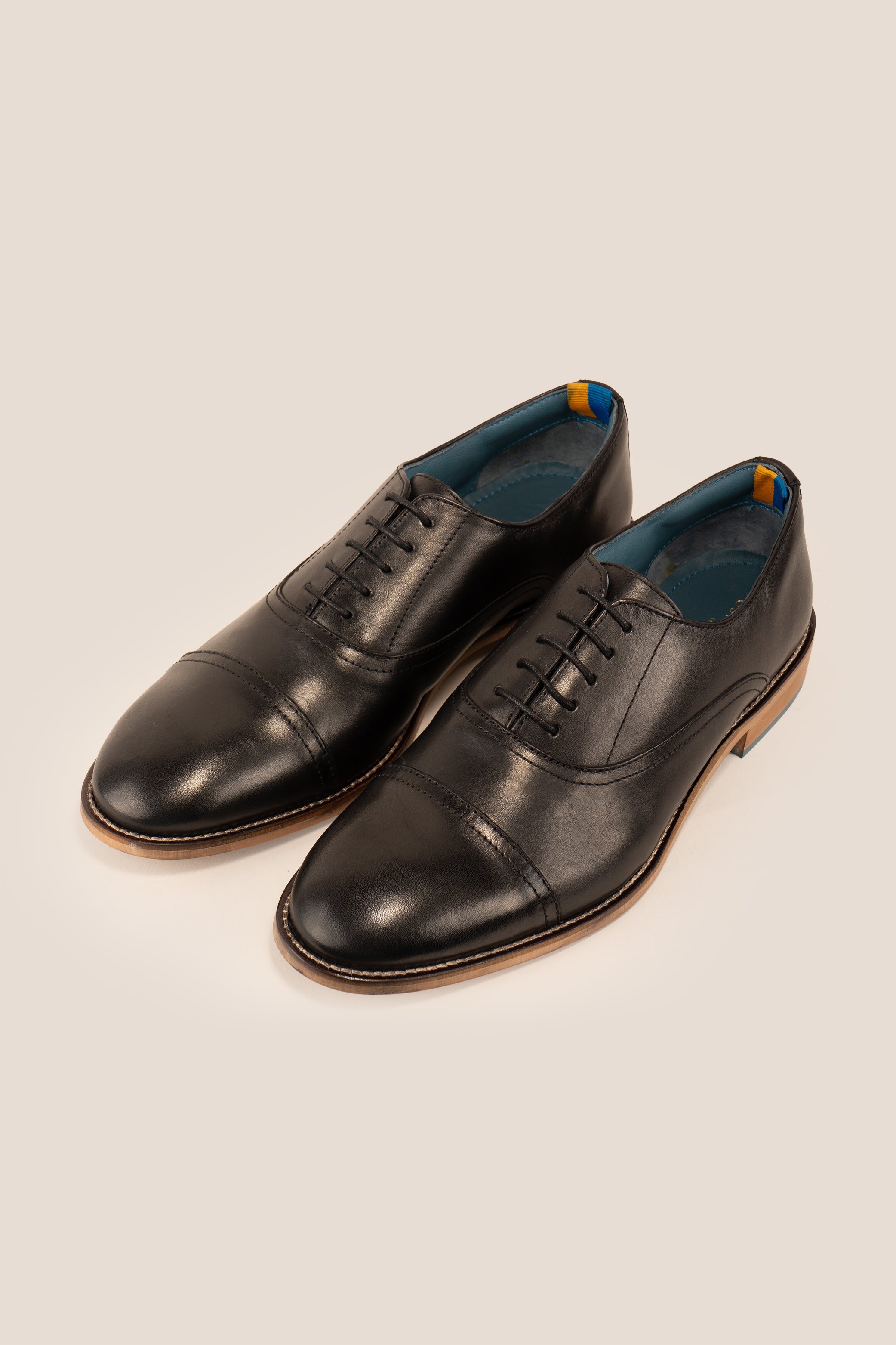William Black Oxford leather toe cap shoes for men, featuring a polished finish and classic lace-up design, ideal for formal and office settings.