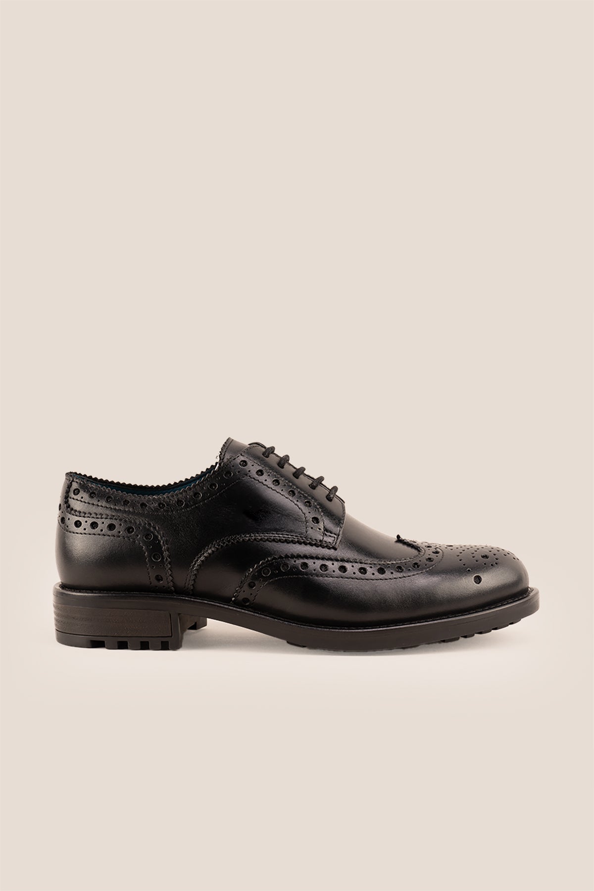 George Black leather shoes for men. Featuring a five-eyelet wing cap brogue design, these shoes offer timeless style and comfort