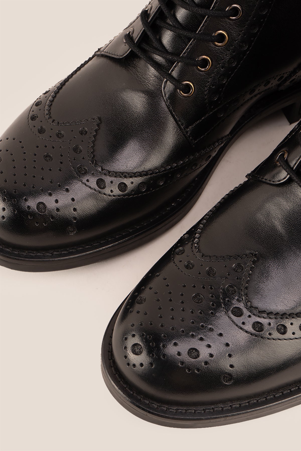 Gregory black leather lace-up boots for men featuring a classic wing cap brogue design with refined stitching and polished finish