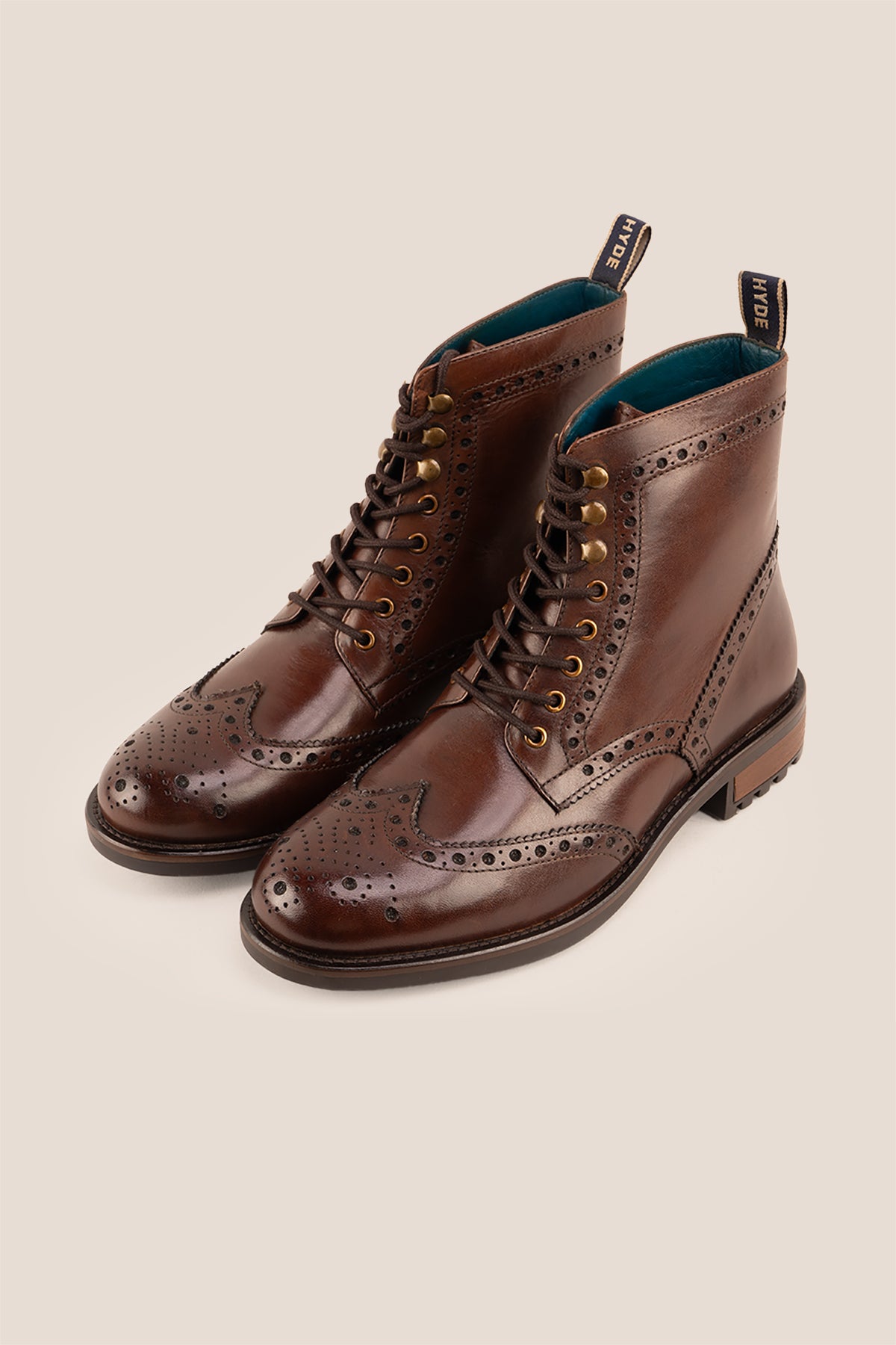 Gregory brown leather lace-up boots for men with wing cap brogue detailing, combining refined craftsmanship and a timeless silhouette