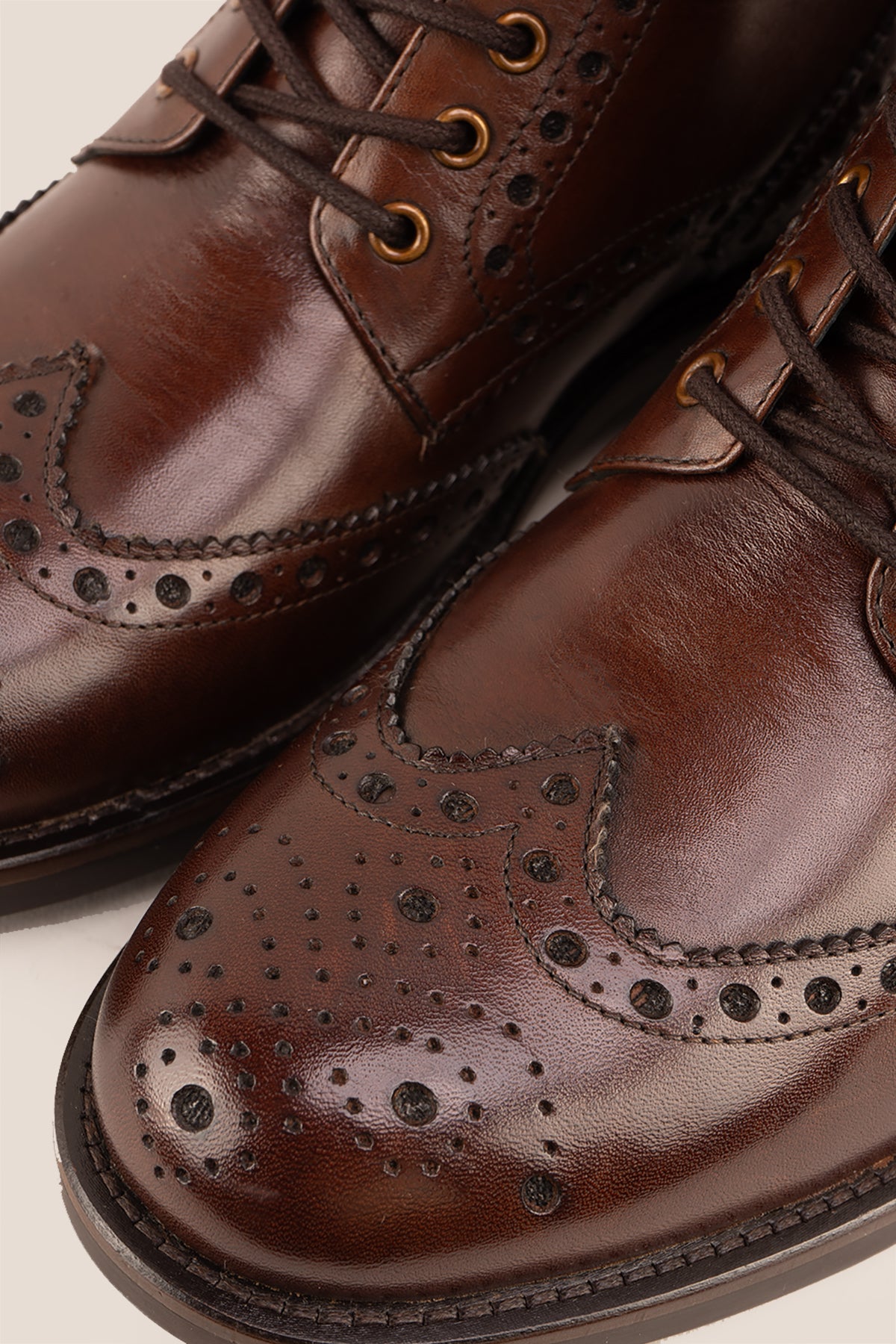 Gregory brown leather lace-up boots for men with wing cap brogue detailing, combining refined craftsmanship and a timeless silhouette