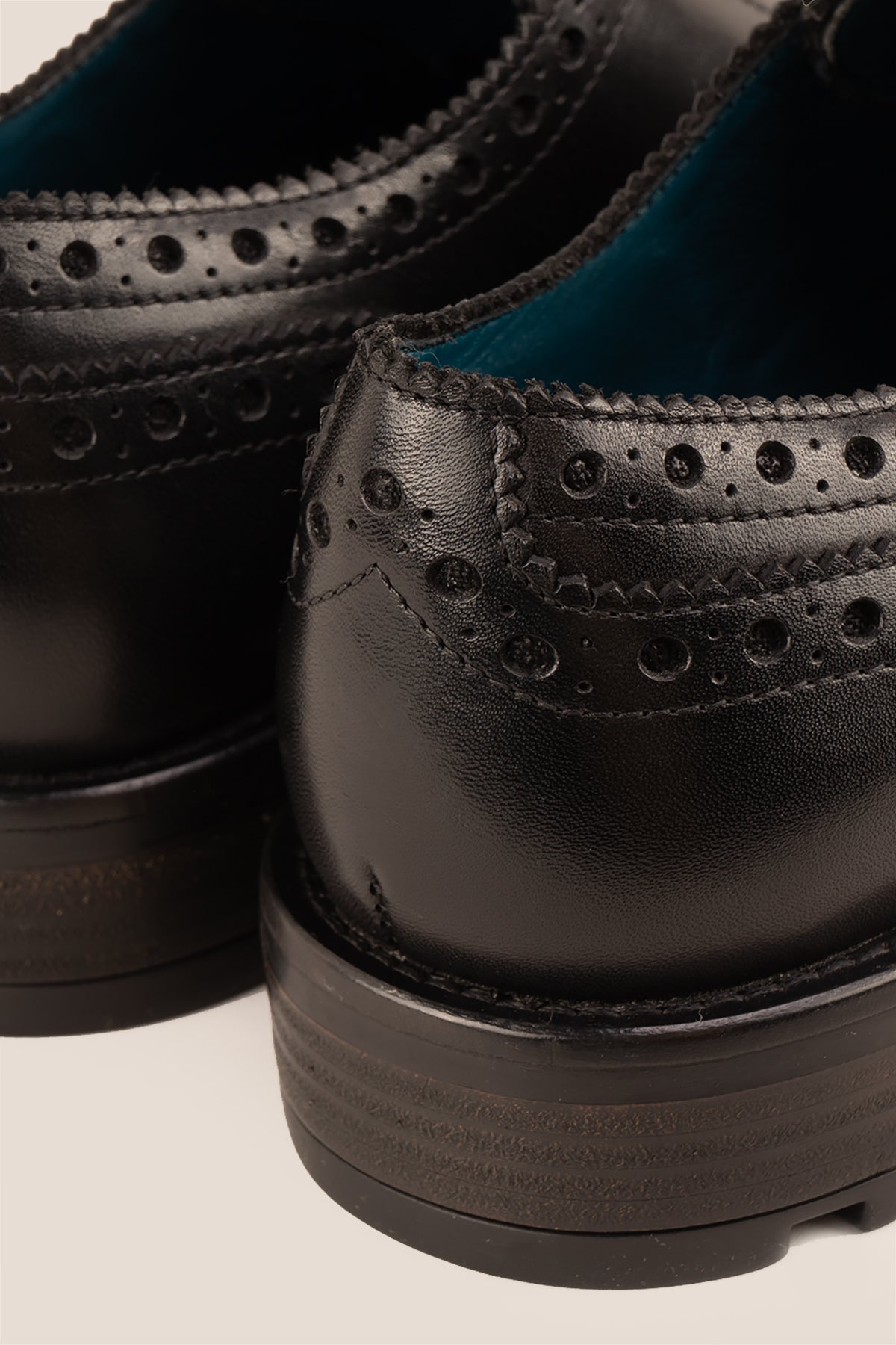 George Black leather shoes for men. Featuring a five-eyelet wing cap brogue design, these shoes offer timeless style and comfort
