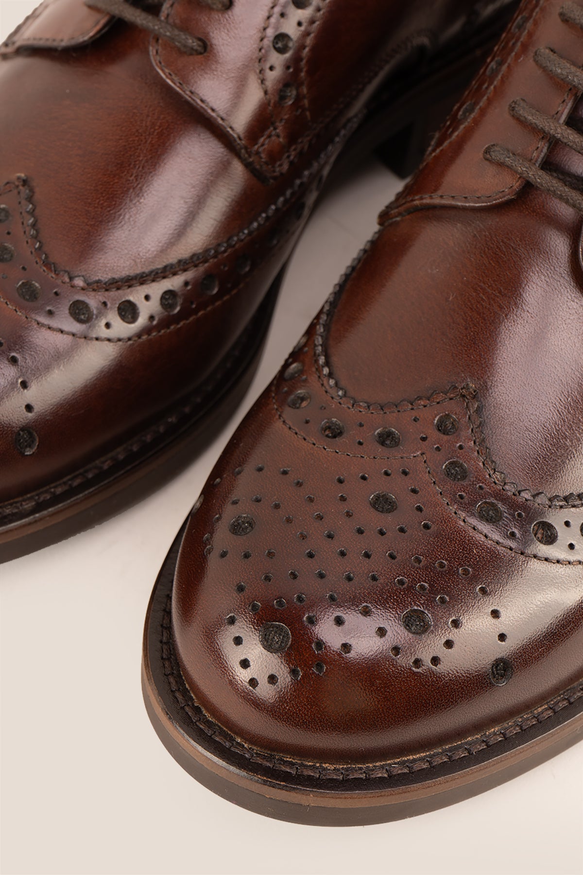 George Brown leather shoes for men. Featuring a five-eyelet wing cap brogue design, these shoes offer timeless style and comfort