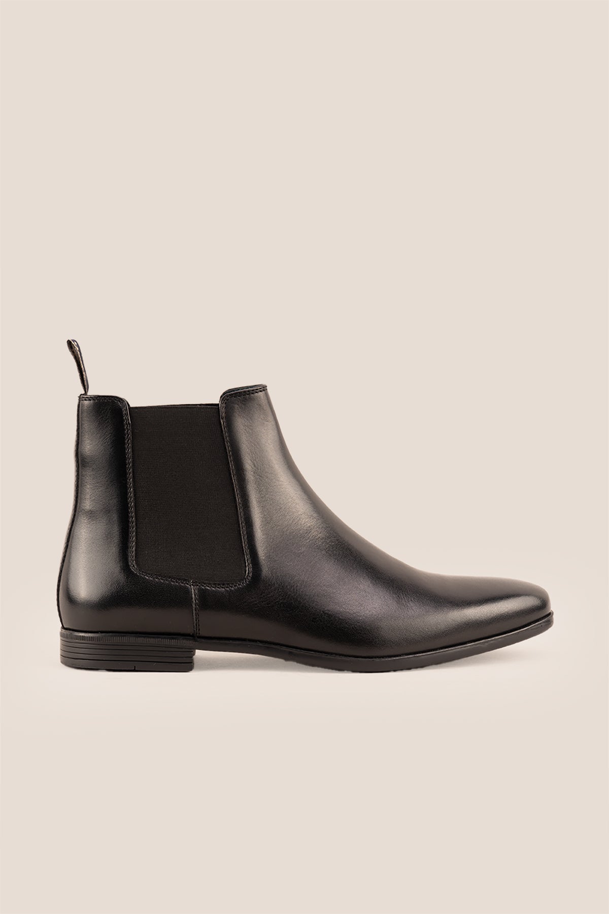 Darwin mens Leather Chelsea boots in Black, ideal for weddings, casual and formal events.