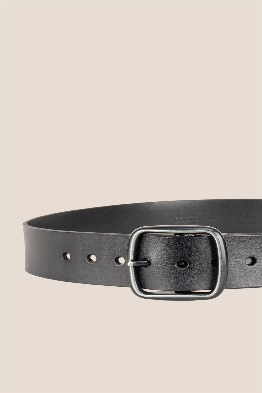 Hunter Black leather men’s belt with a timeless pin buckle design, perfect for both casual and formal wear.