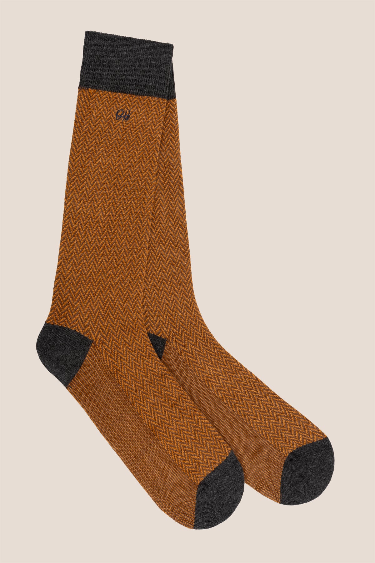 Oswin Hyde Herringbone men’s cotton socks in a three-pack. These luxury socks offer comfort, style, and a classic design for everyday wear.