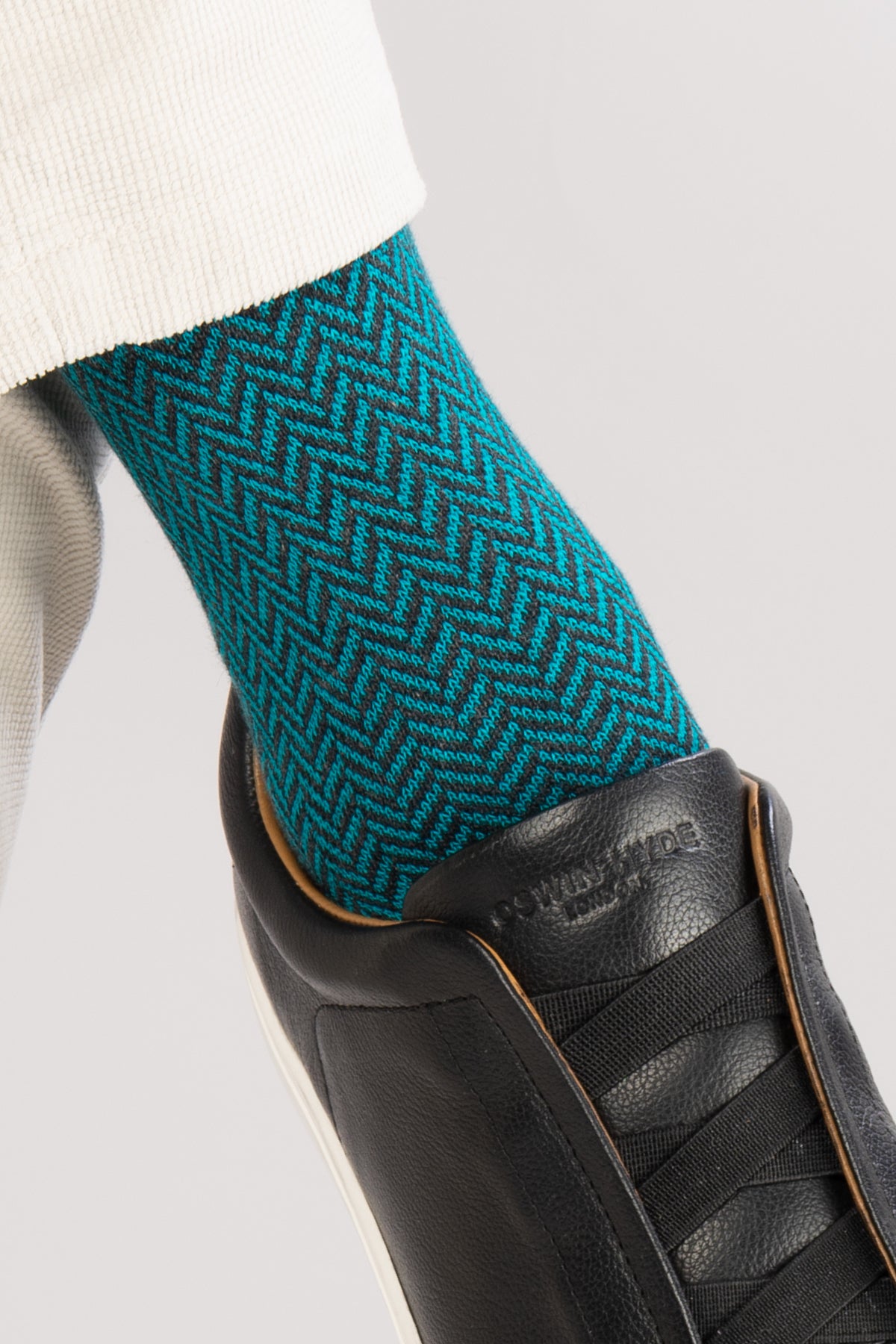 Oswin Hyde Dare To Try men’s cotton socks in a six-pack. These luxury socks offer comfort, style, and a bold design for everyday wear.