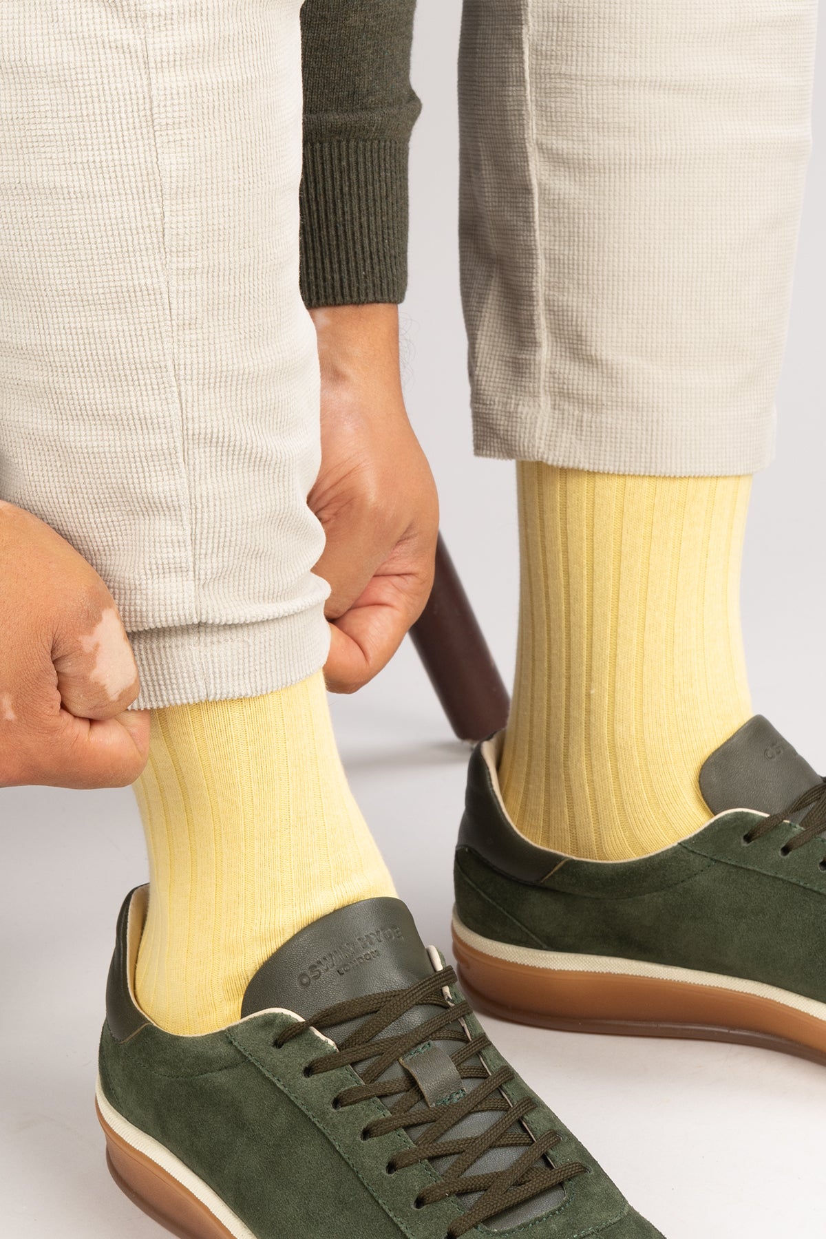 Oswin Hyde Pastel Earth men’s cotton socks in a three-pack. These luxury socks offer comfort, style, and a playful polka dot design for everyday wear.