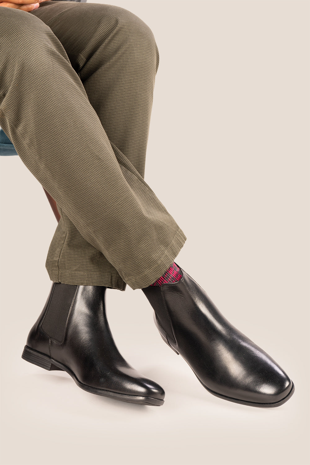 Darwin mens Leather Chelsea boots in Black, ideal for weddings, casual and formal events.