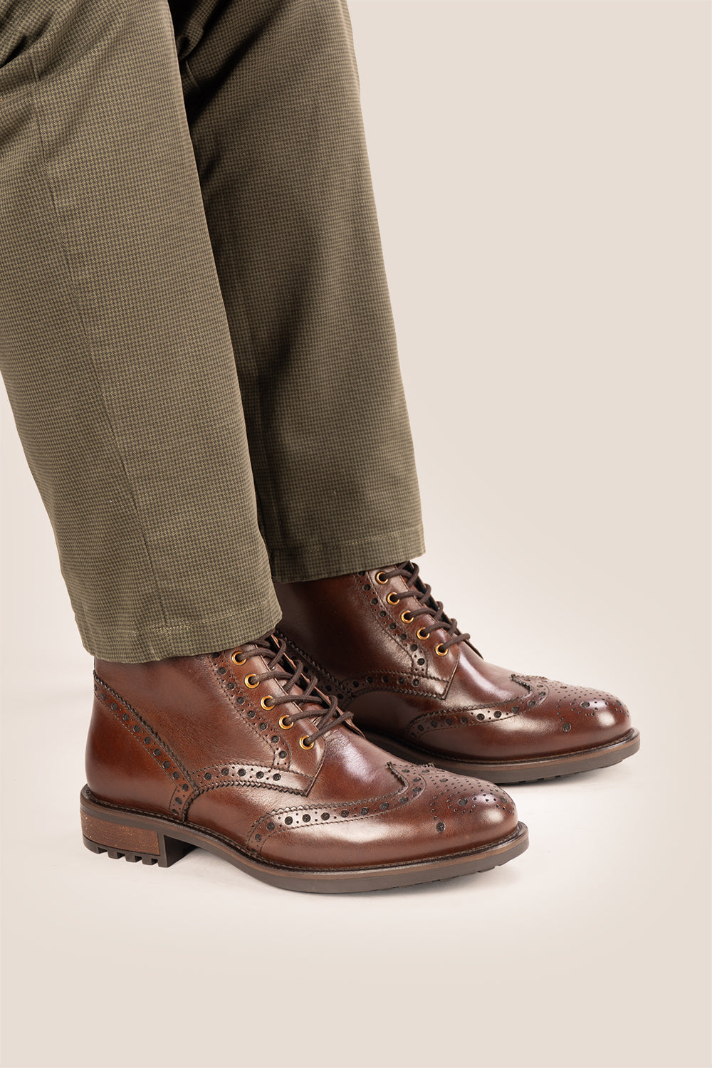Gregory brown leather lace-up boots for men with wing cap brogue detailing, combining refined craftsmanship and a timeless silhouette