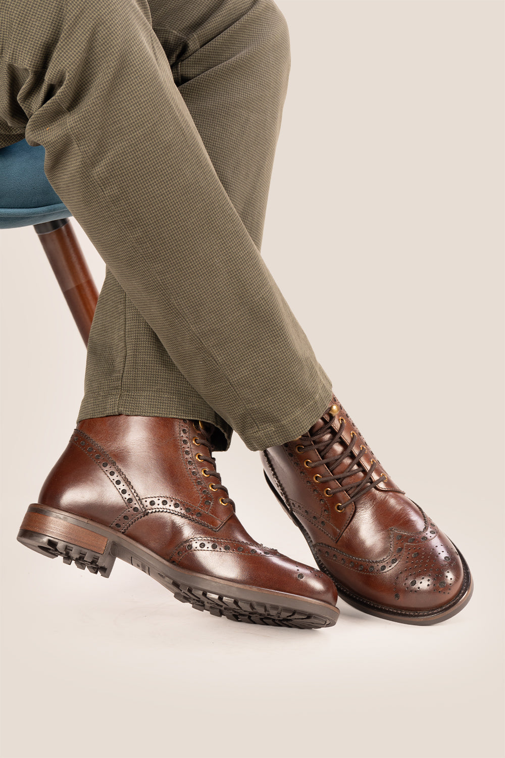 Gregory brown leather lace-up boots for men with wing cap brogue detailing, combining refined craftsmanship and a timeless silhouette