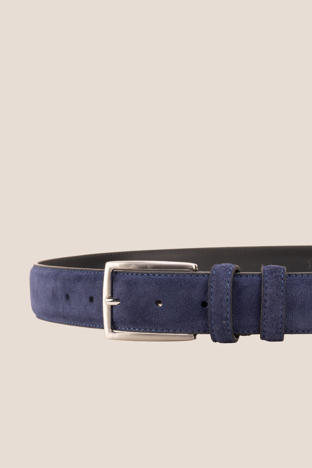 Kenneth Navy suede leather belt for men. Featuring a classic pin buckle, this belt combines style and durability with a soft suede finish.