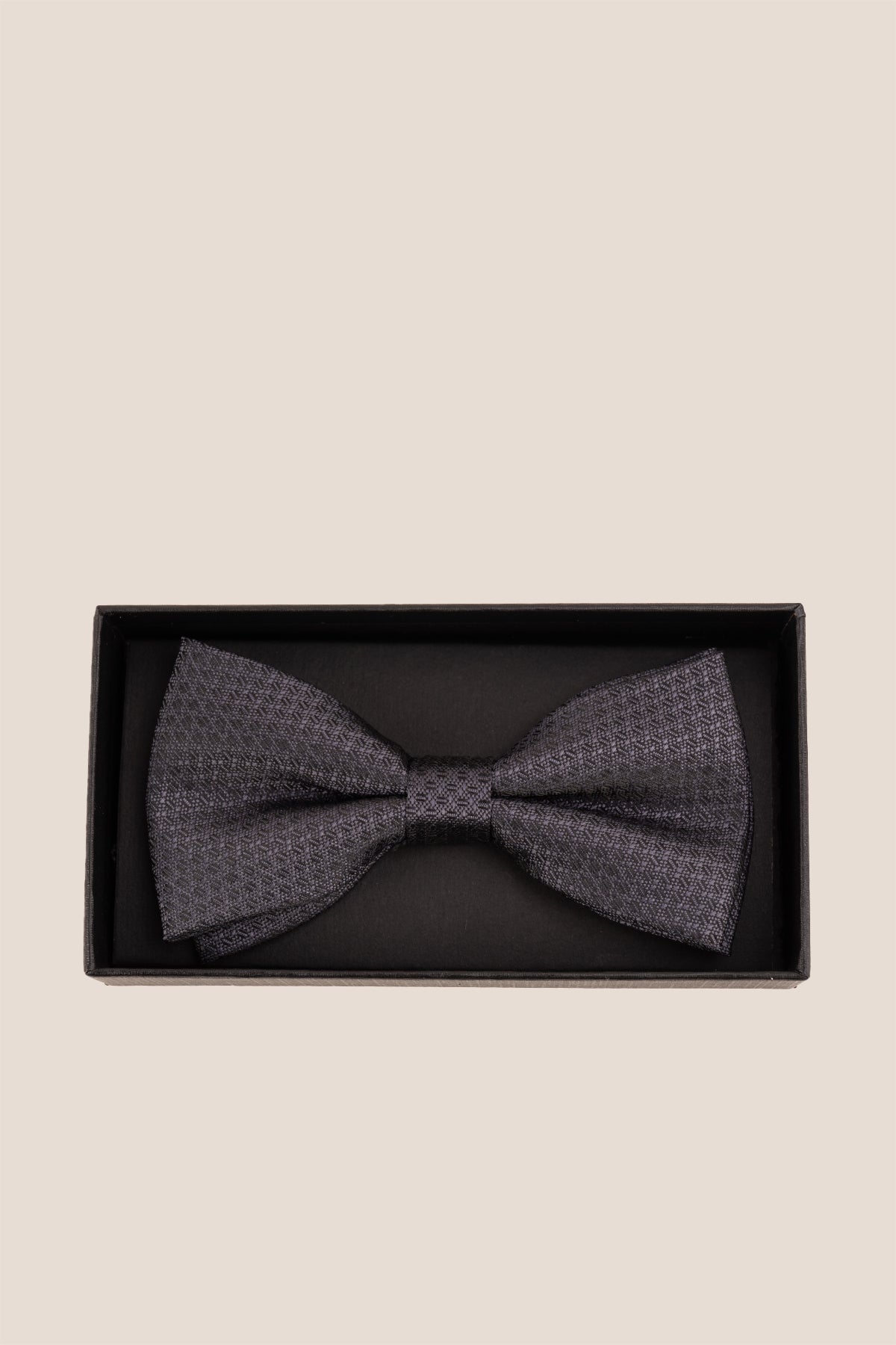 Oswin Hyde Black Gray Scotch Texture Bowtie for men, designed with a distinctive scotch-textured pattern