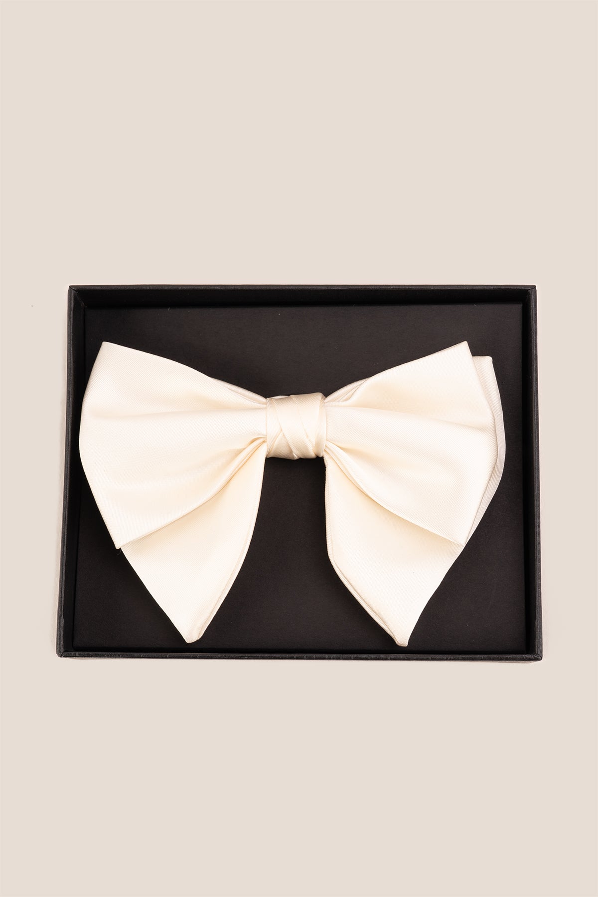 Oswin Hyde Cream Velvet Retro Bowtie, meticulously crafted from smooth velvet to offer a classic yet stylish look