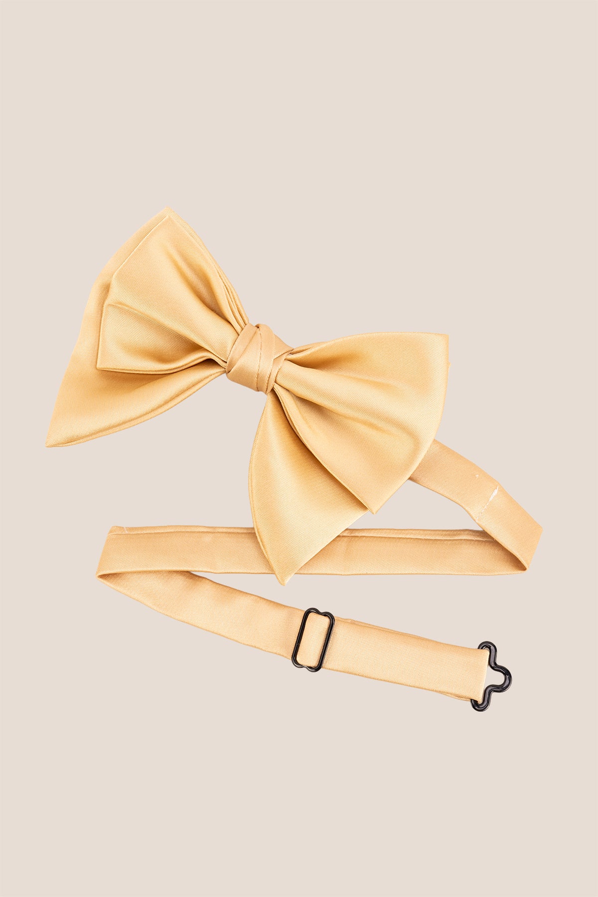 Champagne Retro Bow Tie for men, crafted from soft velvet with a rich texture and vintage-inspired design, perfect for refined formal and elegant occasions.