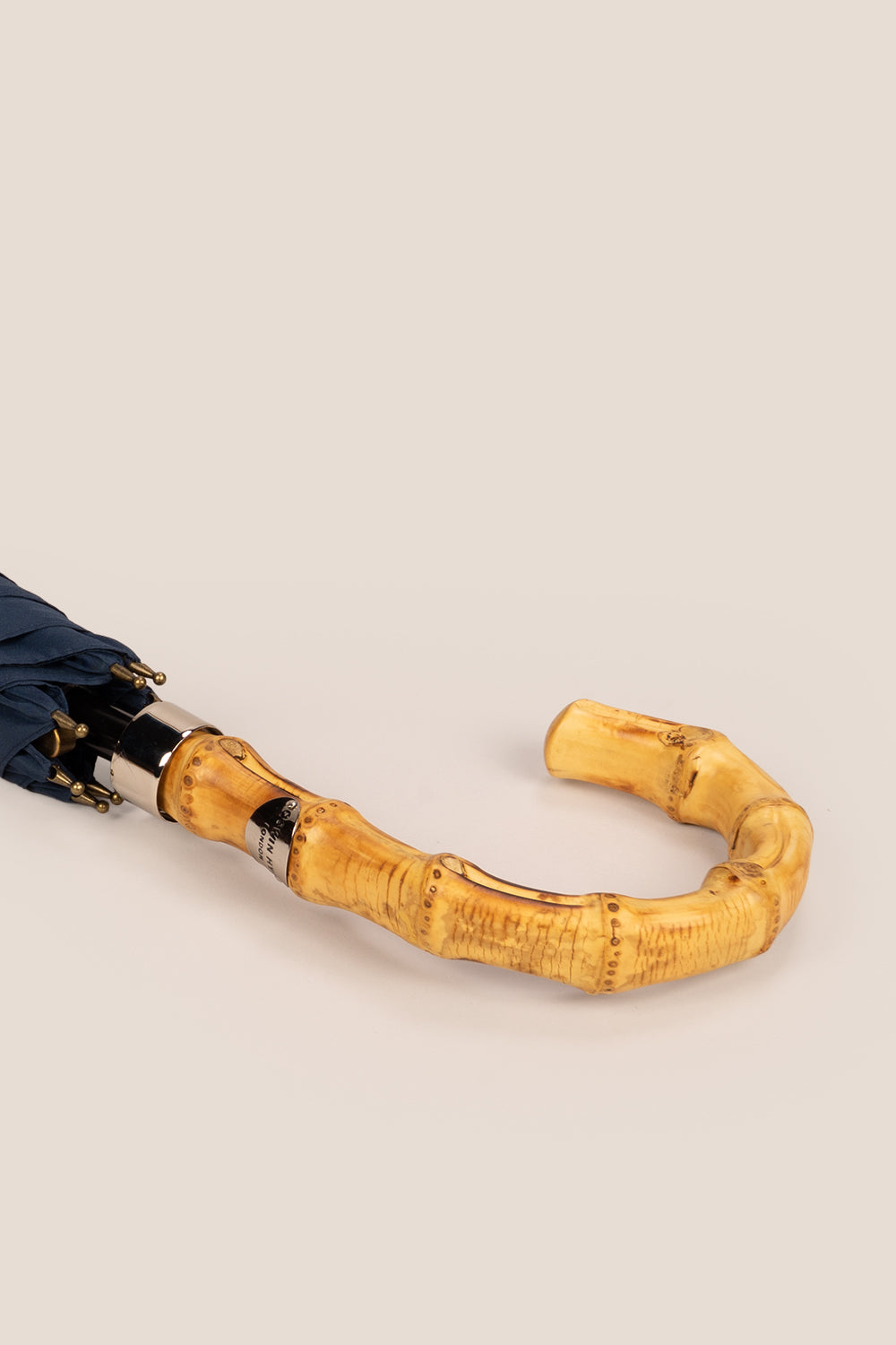 Jonathan Navy classic umbrella featuring a durable canopy and elegant bamboo wooden handle, ideal for everyday use or as a stylish golf umbrella.