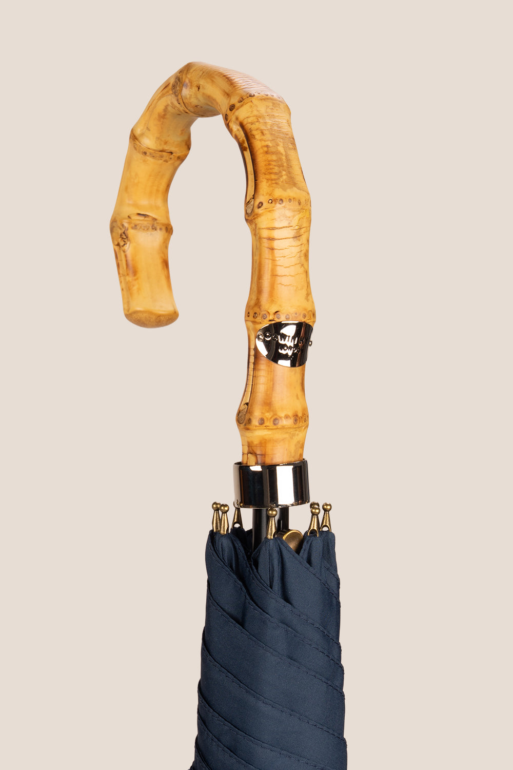 Jonathan Navy classic umbrella featuring a durable canopy and elegant bamboo wooden handle, ideal for everyday use or as a stylish golf umbrella.