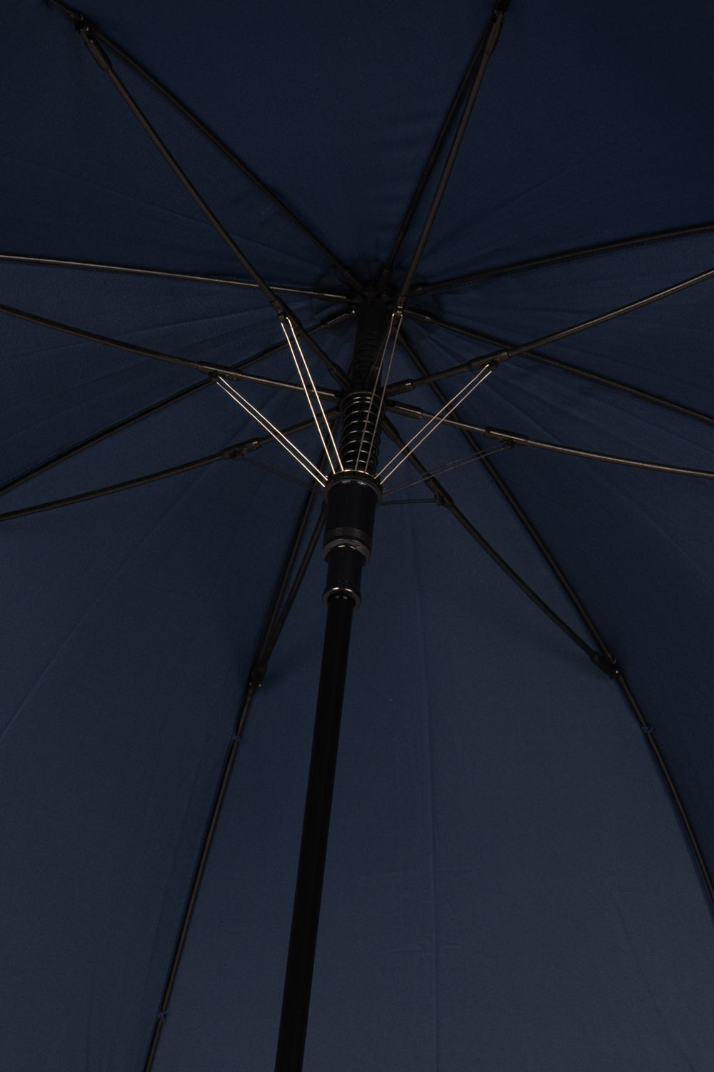 Jonathan Navy classic umbrella featuring a durable canopy and elegant bamboo wooden handle, ideal for everyday use or as a stylish golf umbrella.